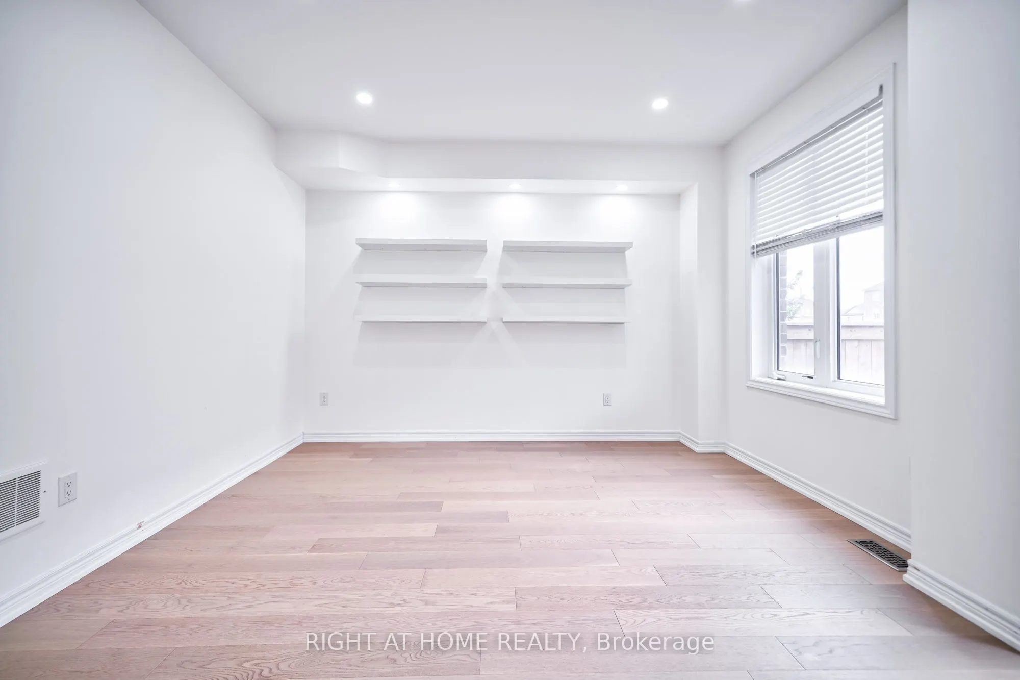 422 Belcourt Common
