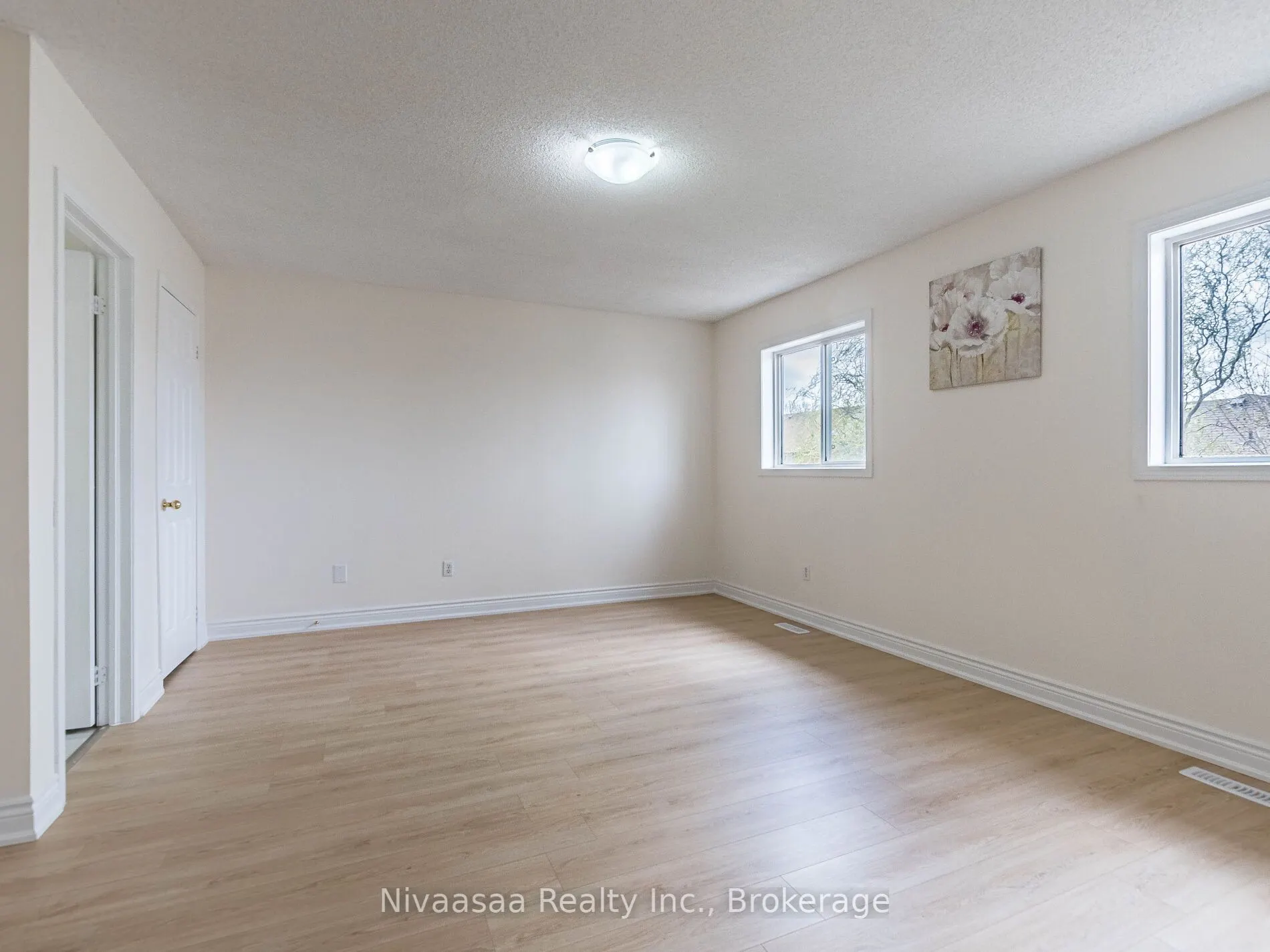 32 Twin Pines Crescent