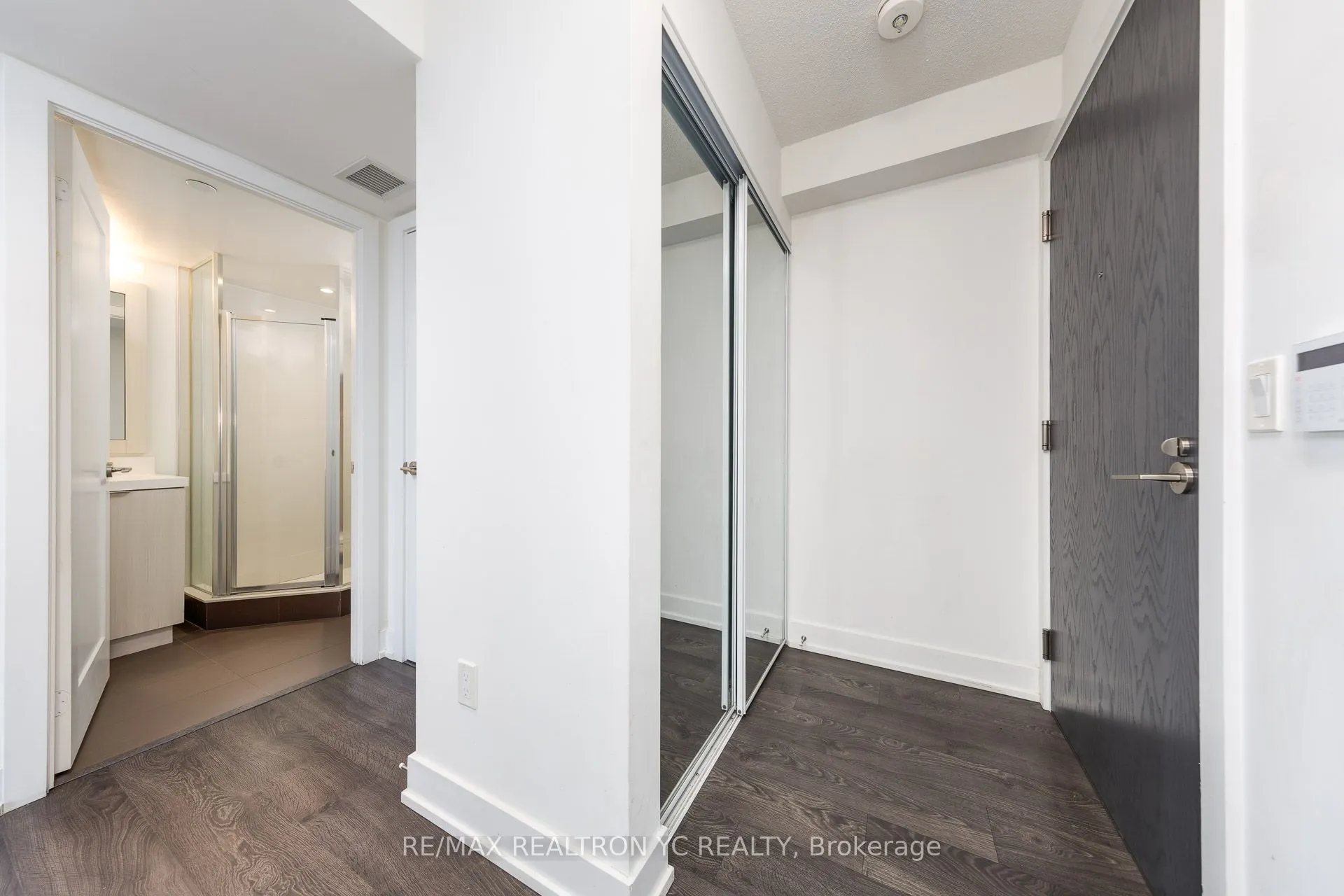 7 Mabelle Avenue, #1409