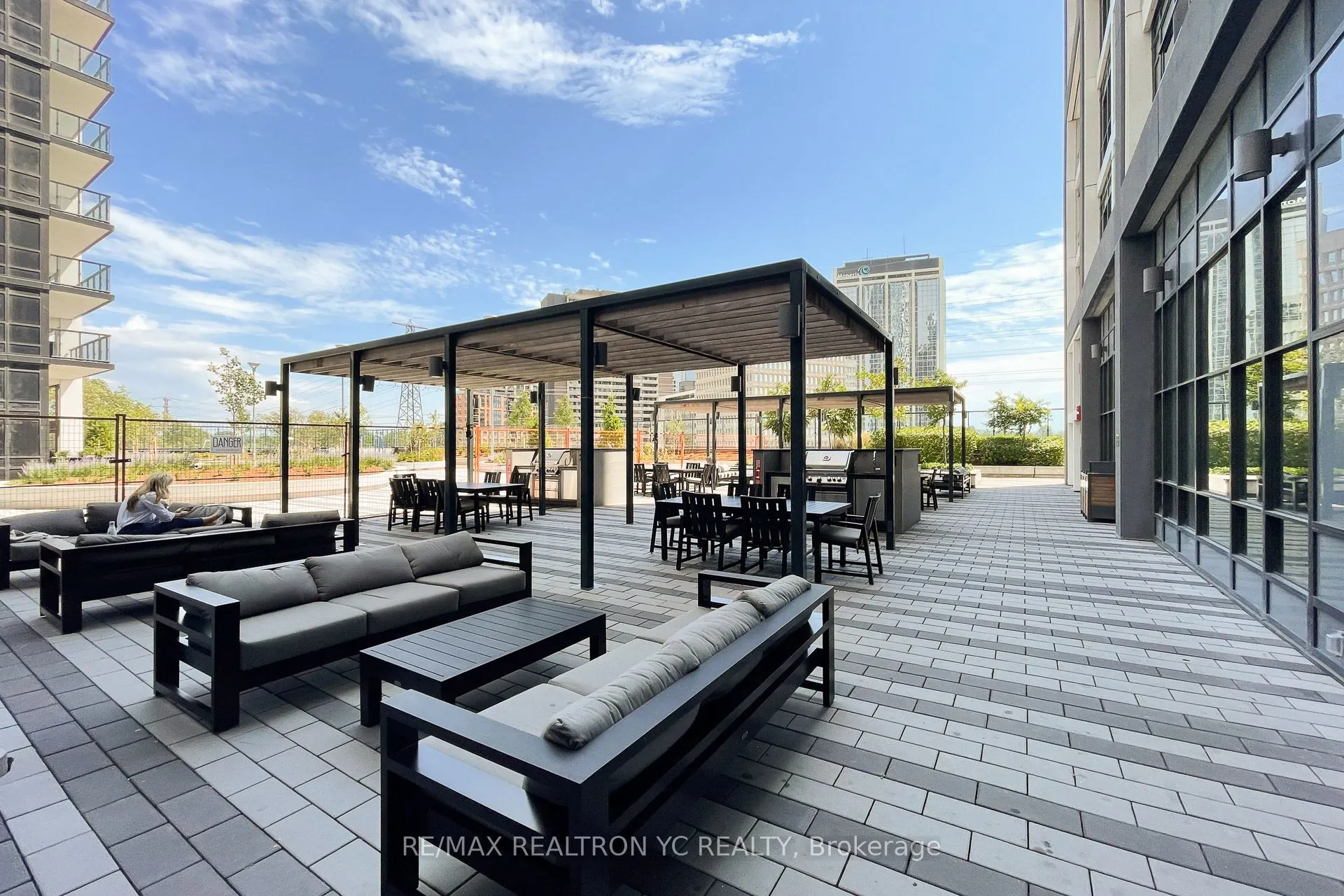 7 Mabelle Avenue, #1409
