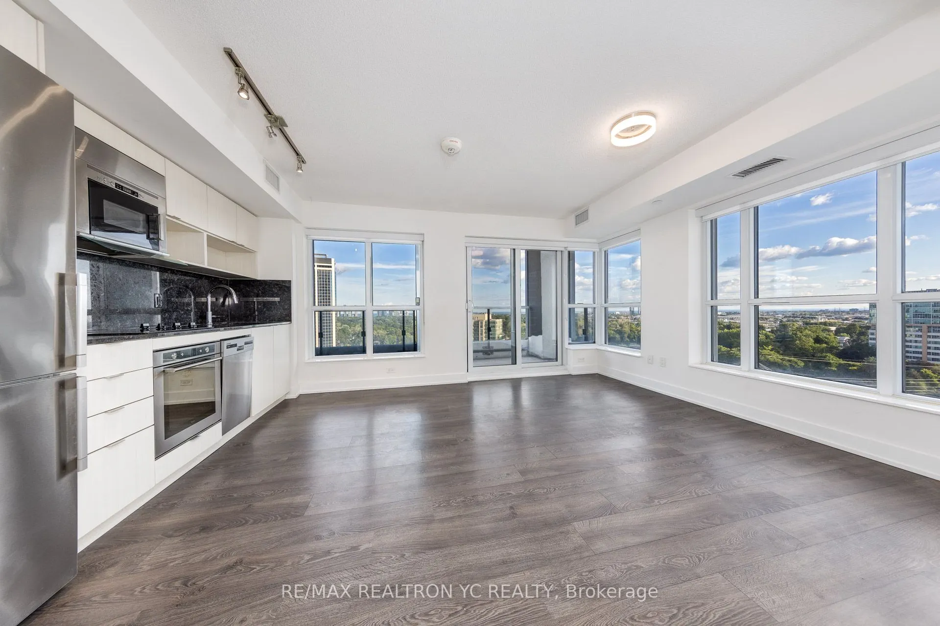 7 Mabelle Avenue, #1409