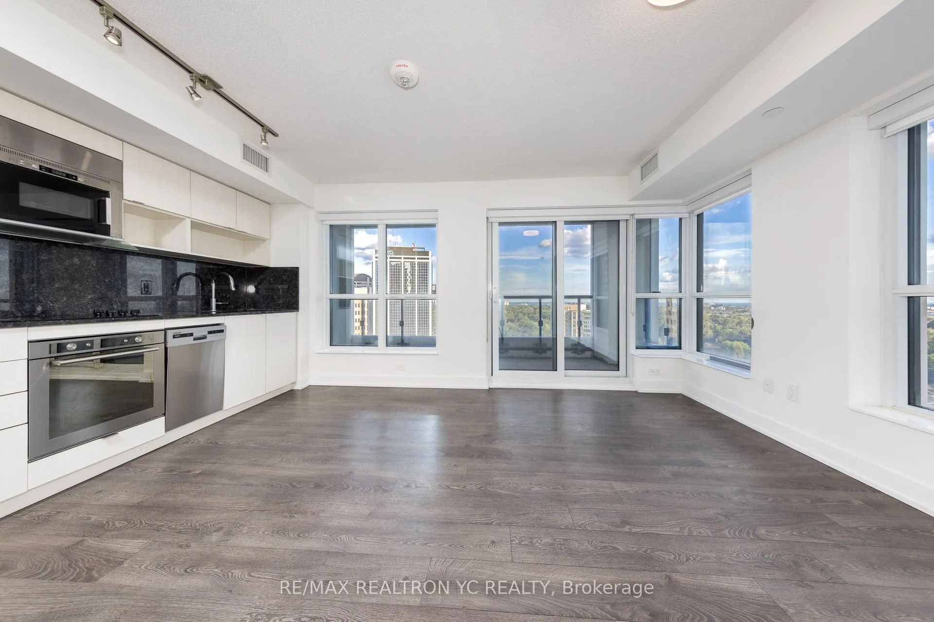 7 Mabelle Avenue, #1409