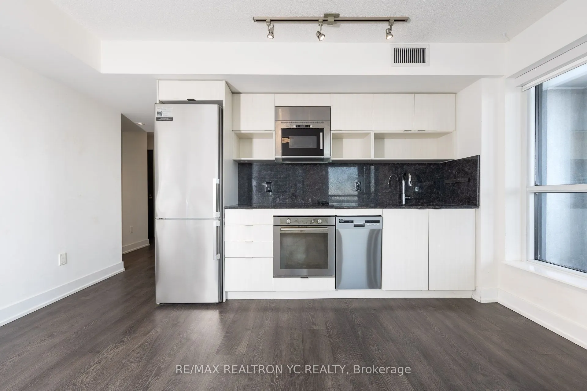 7 Mabelle Avenue, #1409