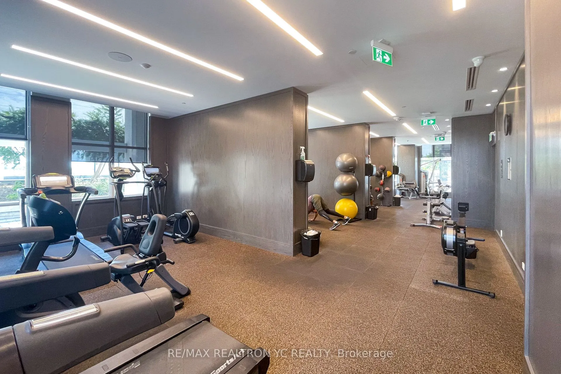 7 Mabelle Avenue, #1409