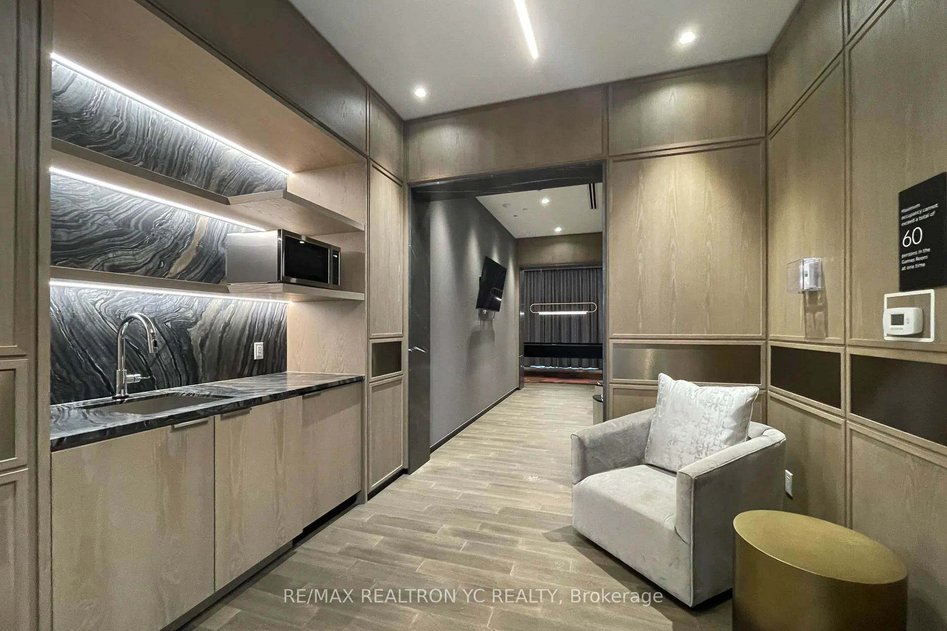 7 Mabelle Avenue, #1409