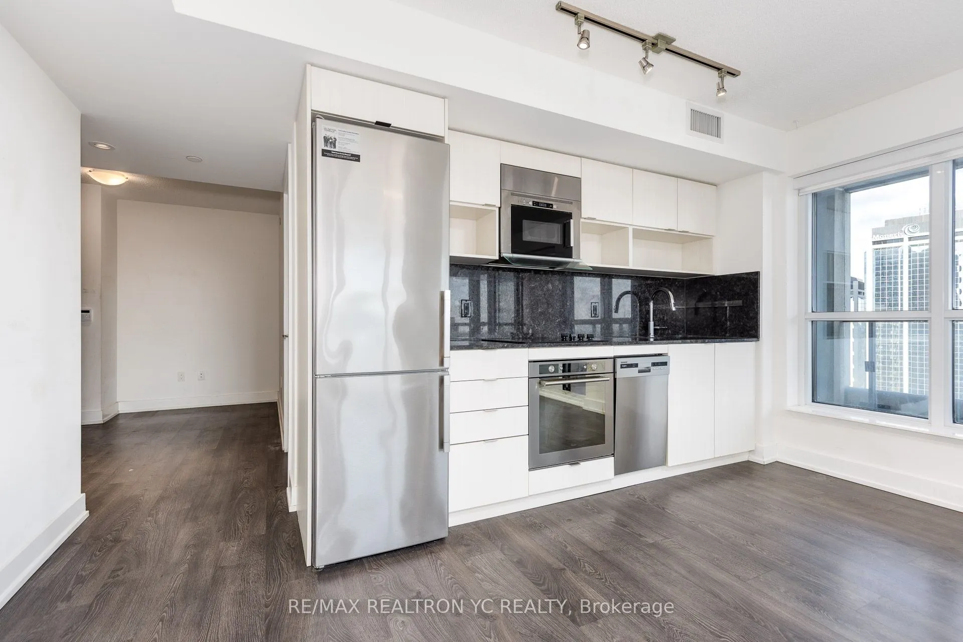 7 Mabelle Avenue, #1409