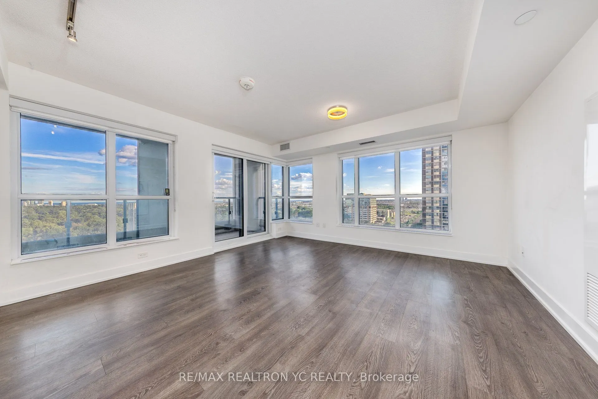 7 Mabelle Avenue, #1409