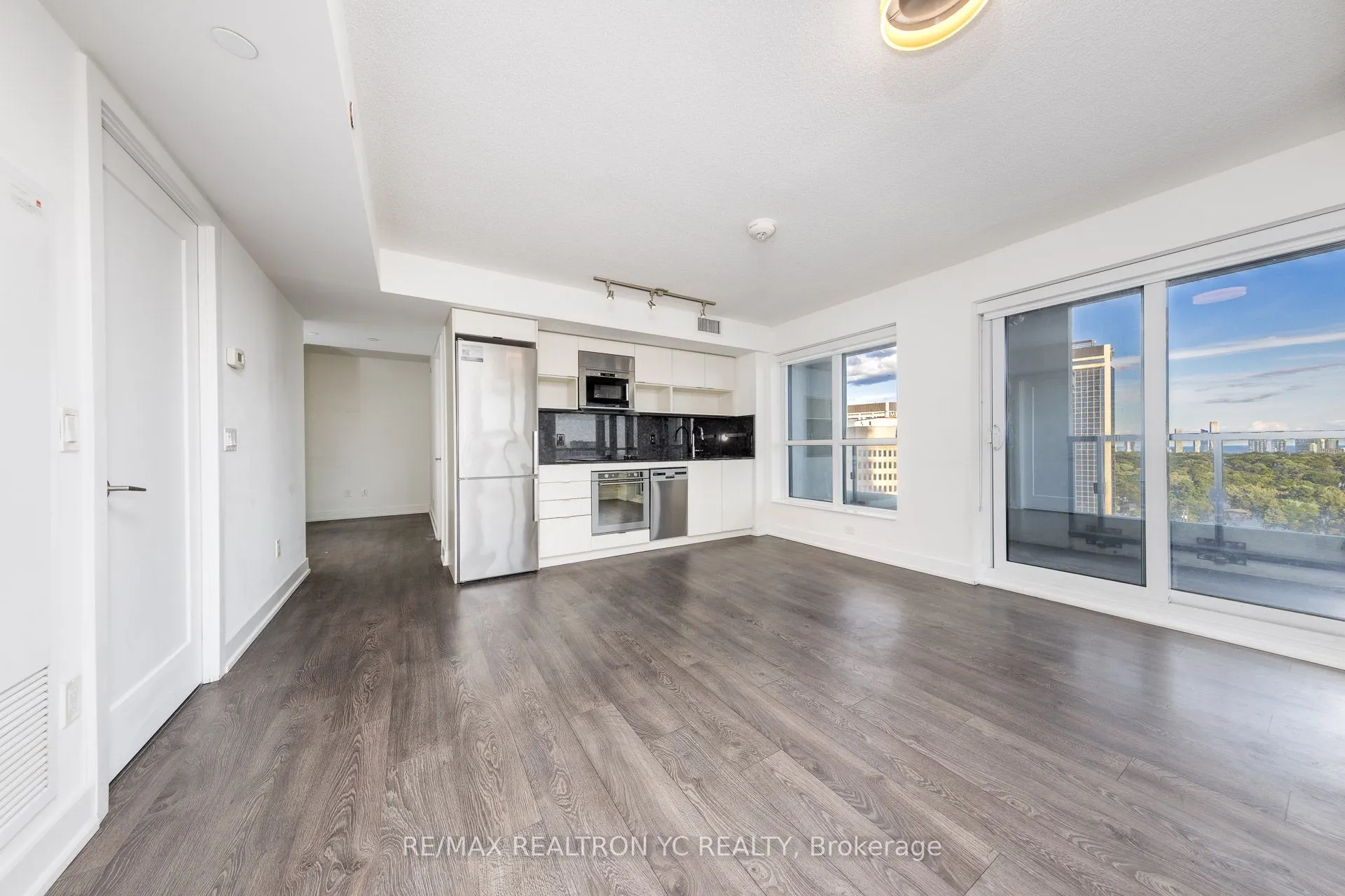 7 Mabelle Avenue, #1409