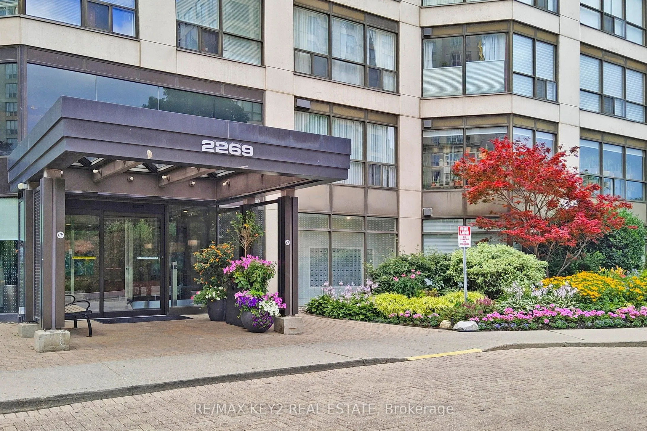 2269 Lake Shore Boulevard W, #210