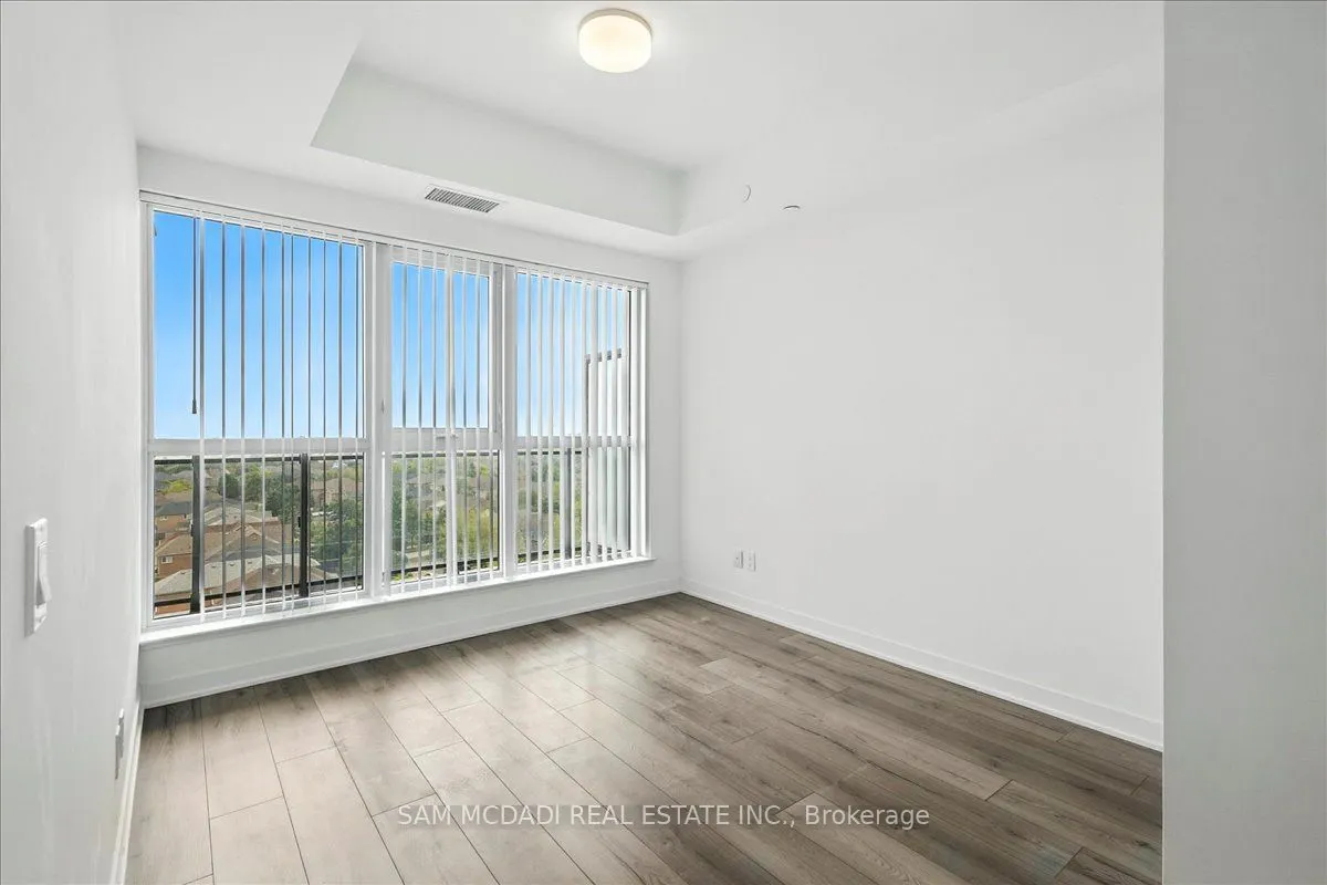405 Dundas Street W, #722