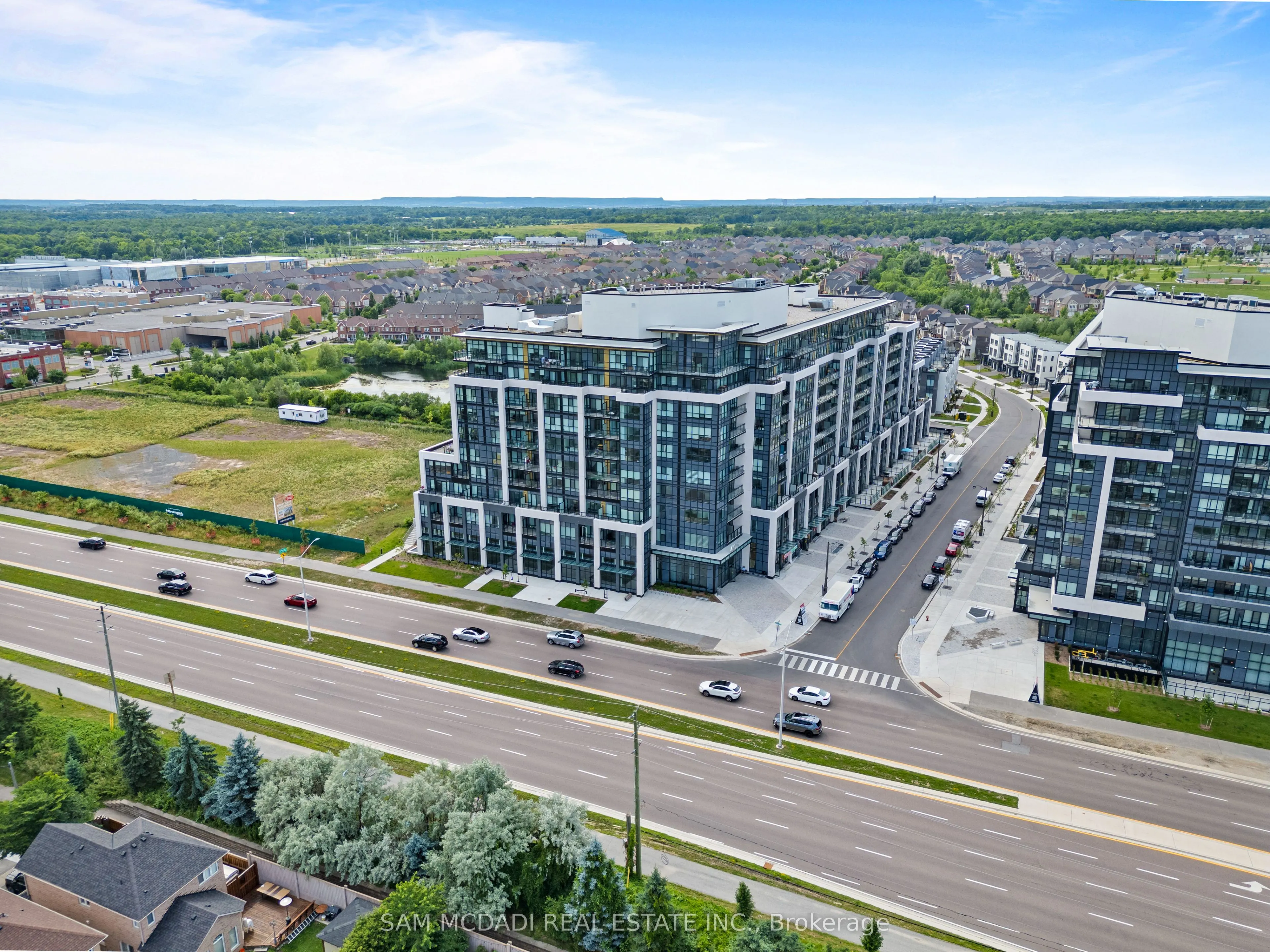 405 Dundas Street W, #722