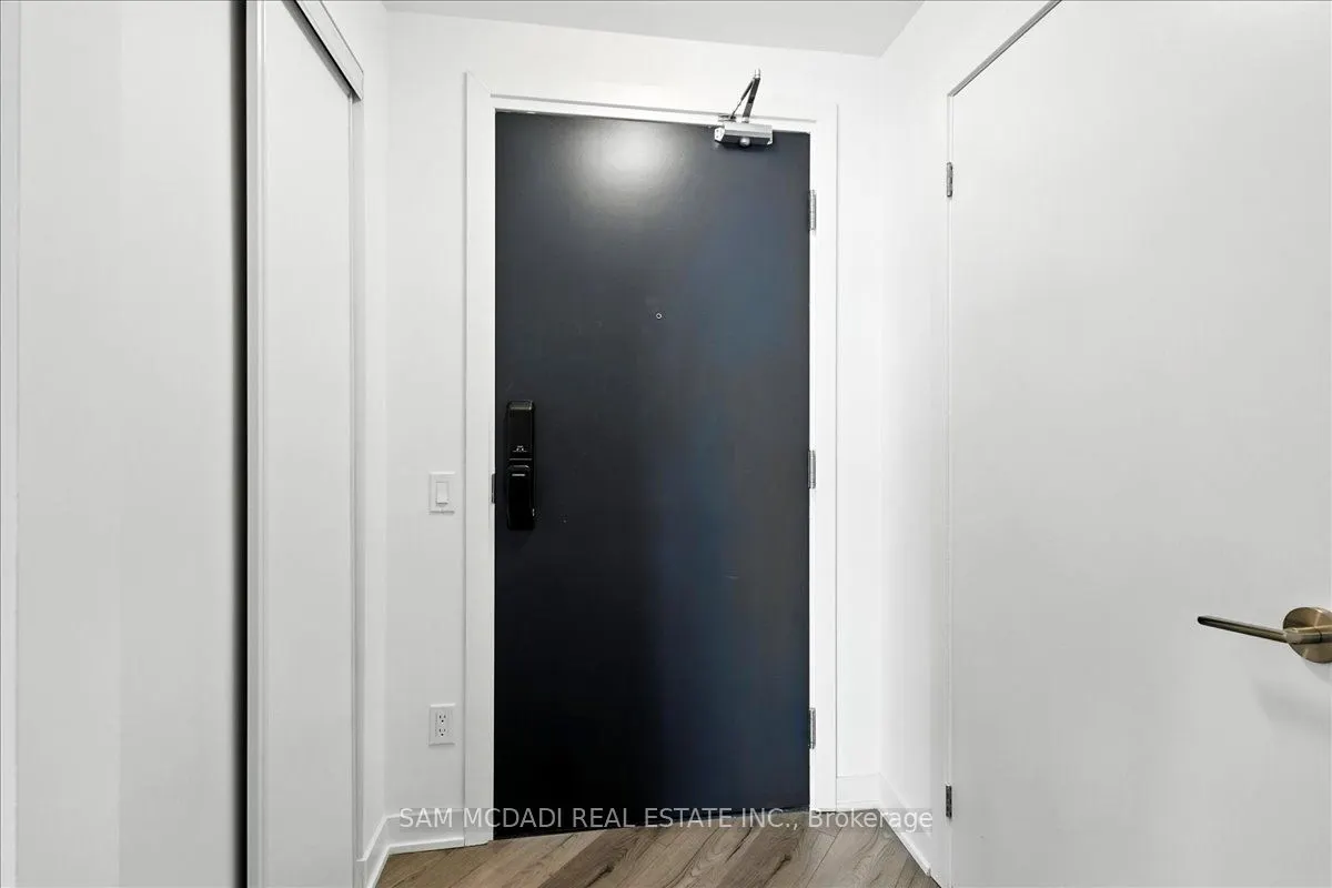 405 Dundas Street W, #722