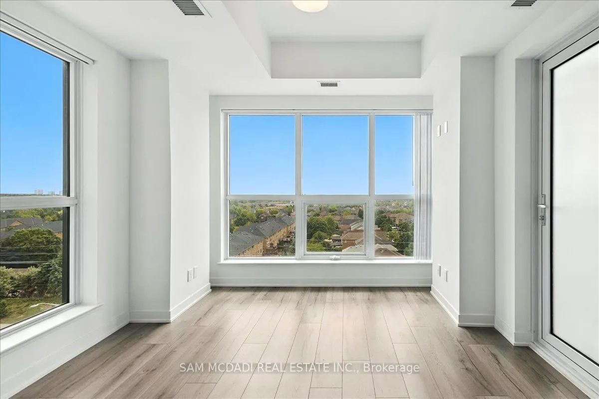 405 Dundas Street W, #722