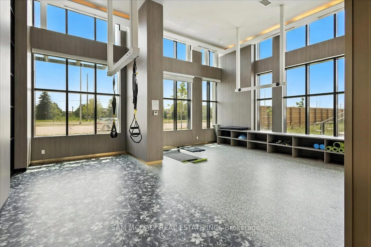 405 Dundas Street W, #722