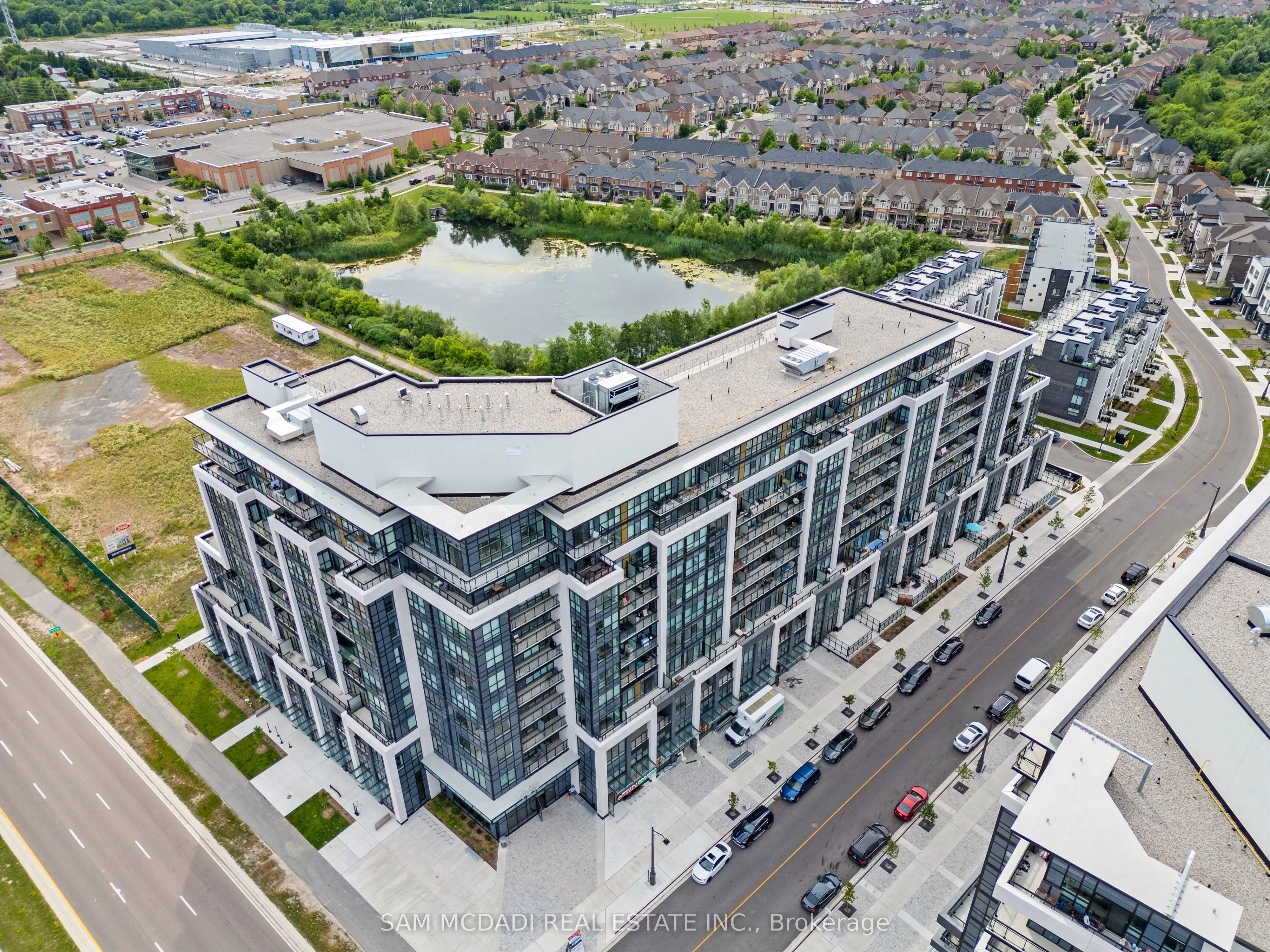 405 Dundas Street W, #722