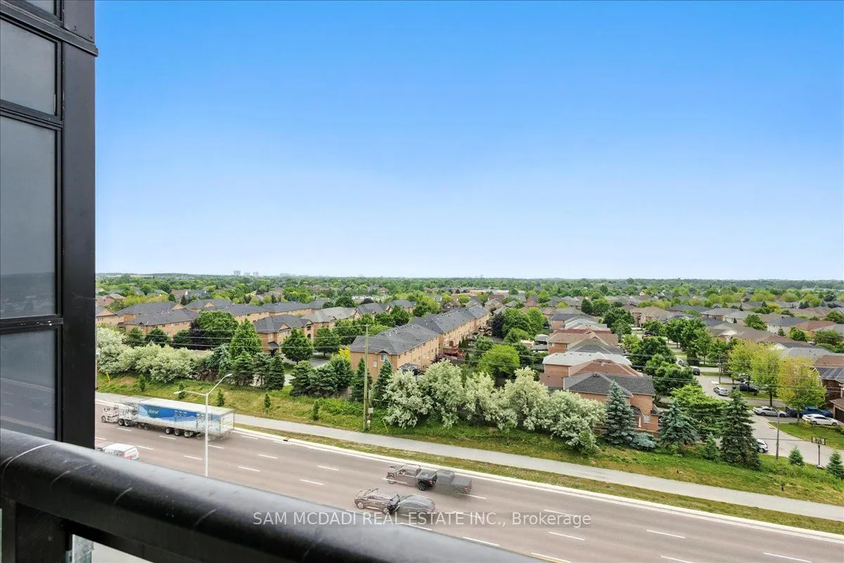 405 Dundas Street W, #722
