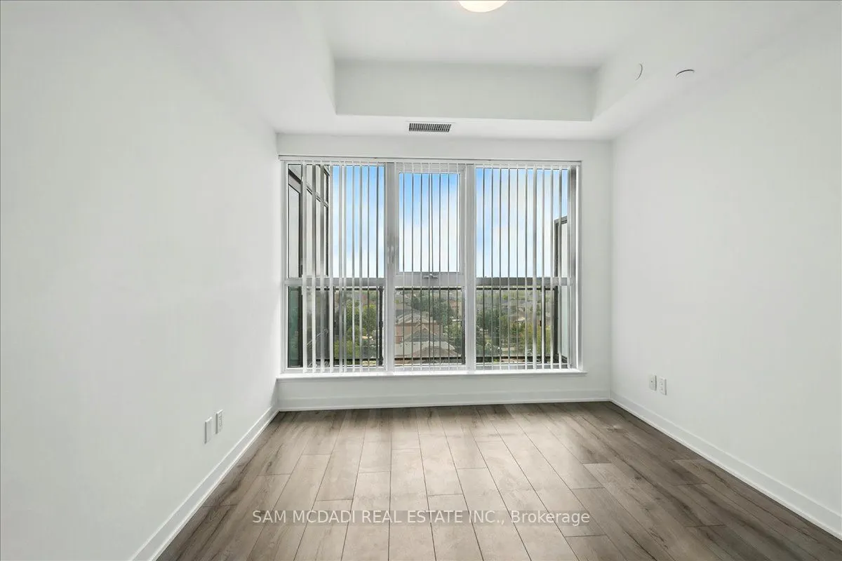 405 Dundas Street W, #722