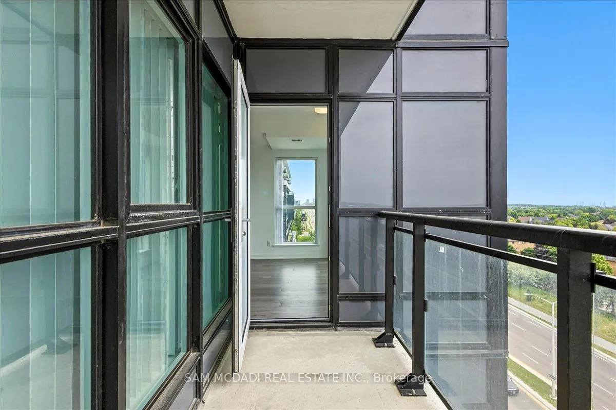 405 Dundas Street W, #722