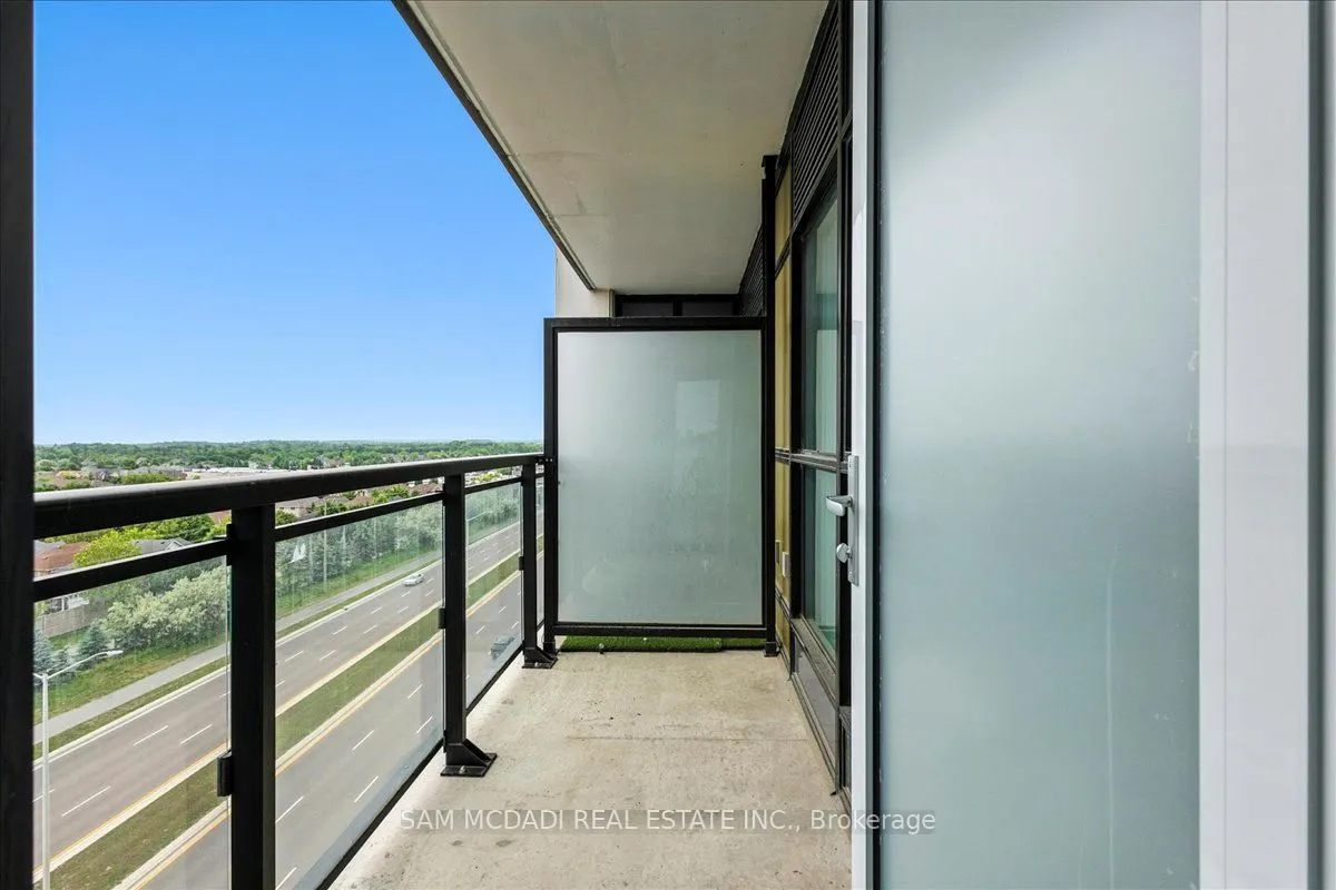405 Dundas Street W, #722
