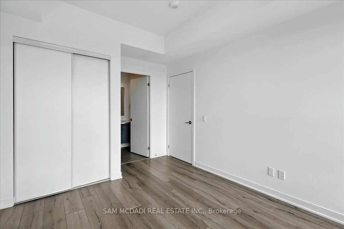 405 Dundas Street W, #722