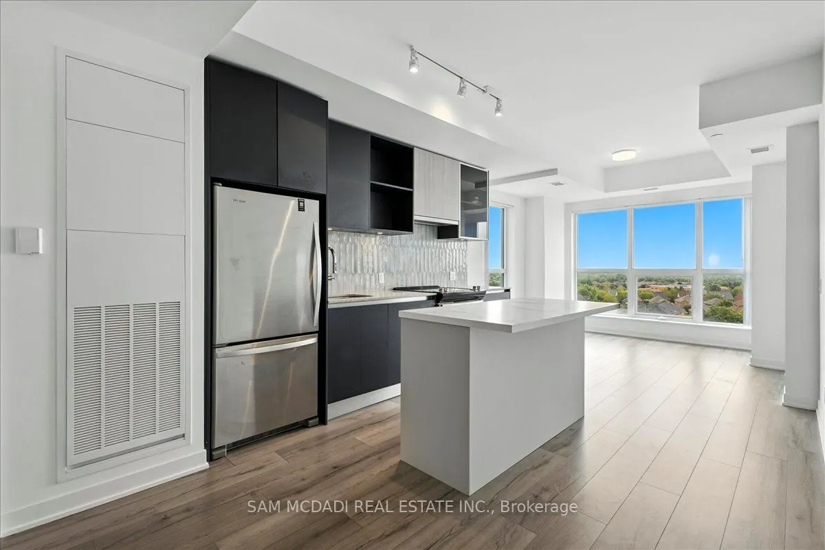 405 Dundas Street W, #722