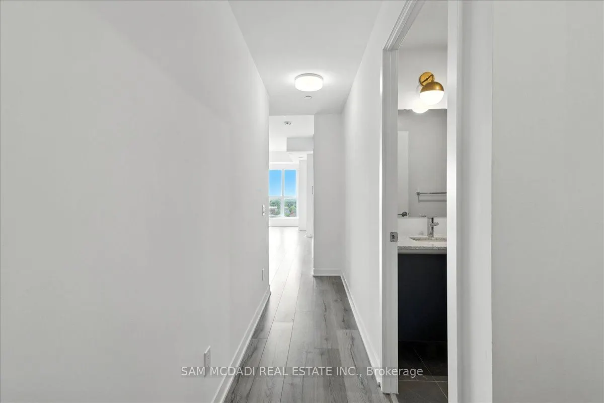 405 Dundas Street W, #722