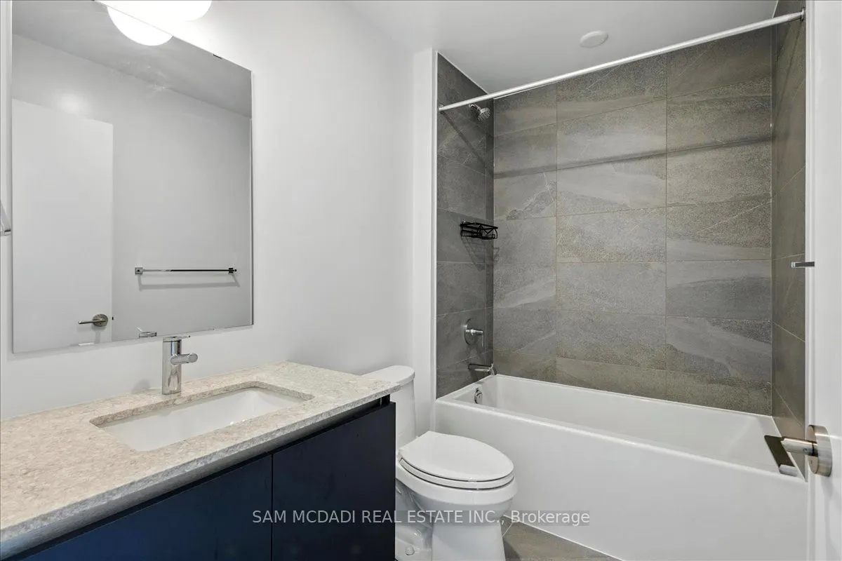405 Dundas Street W, #722