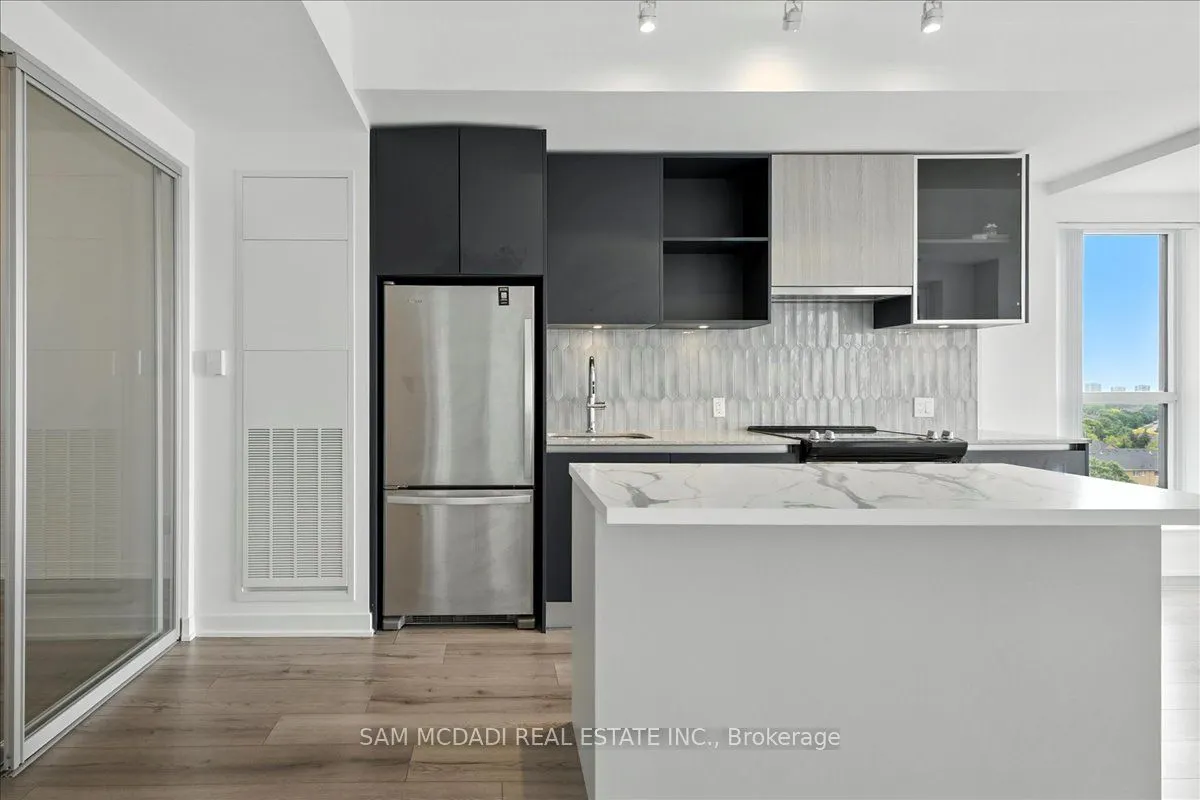 405 Dundas Street W, #722