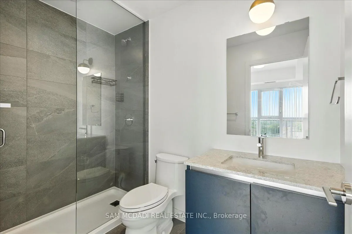 405 Dundas Street W, #722