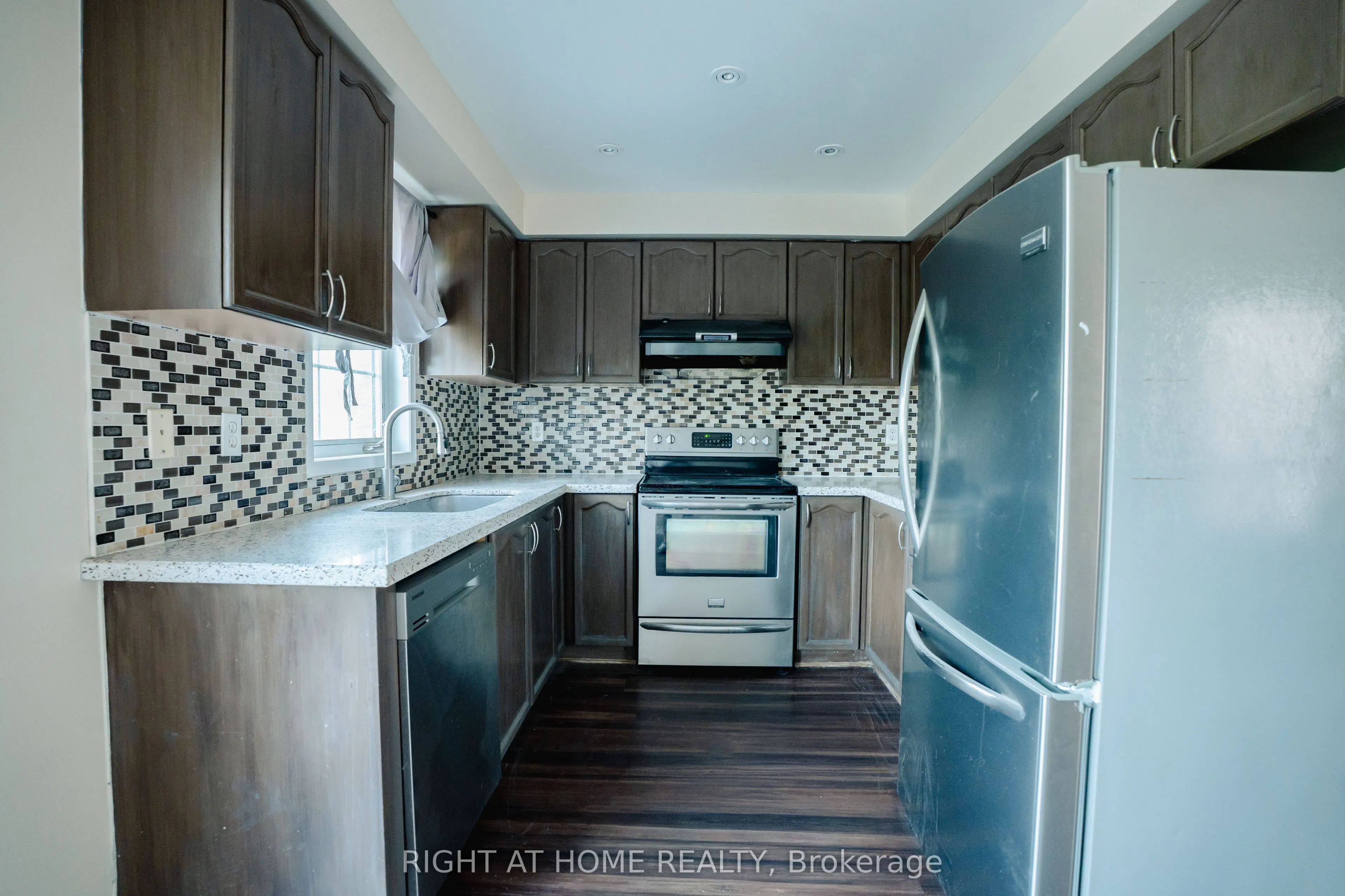 16 Lonestar Crescent