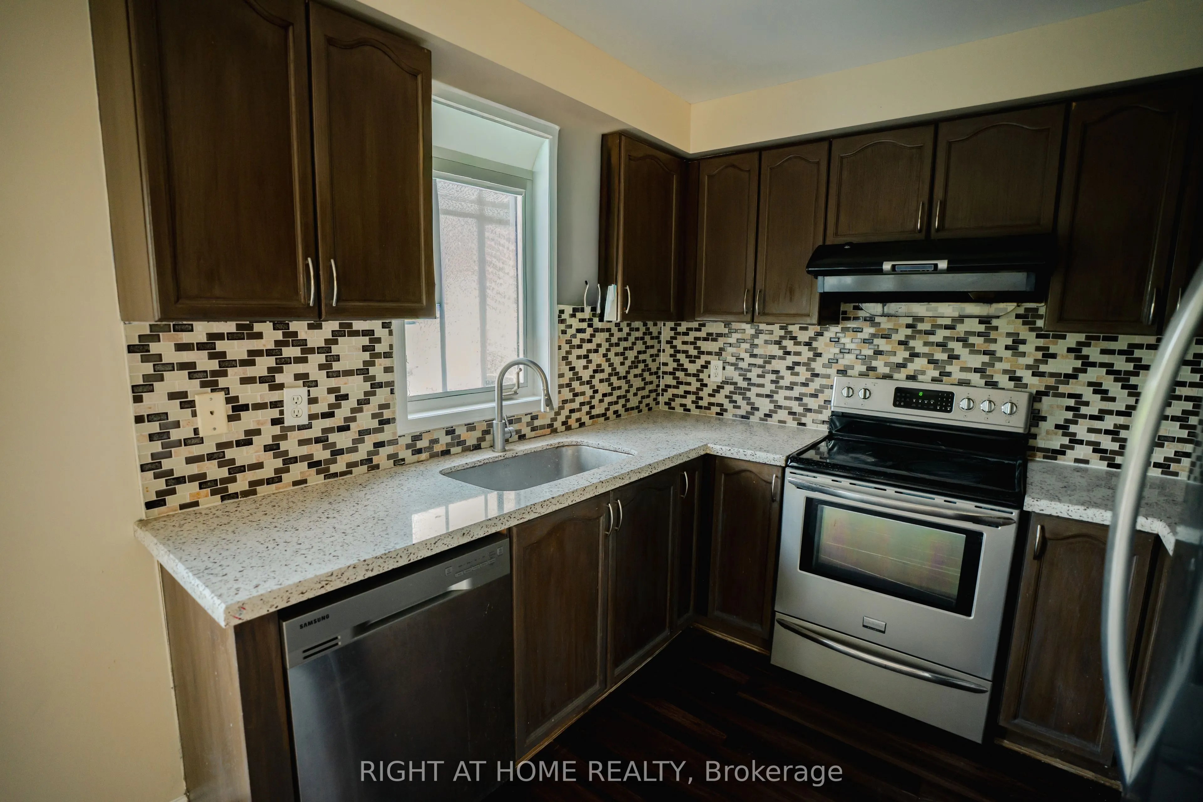 16 Lonestar Crescent
