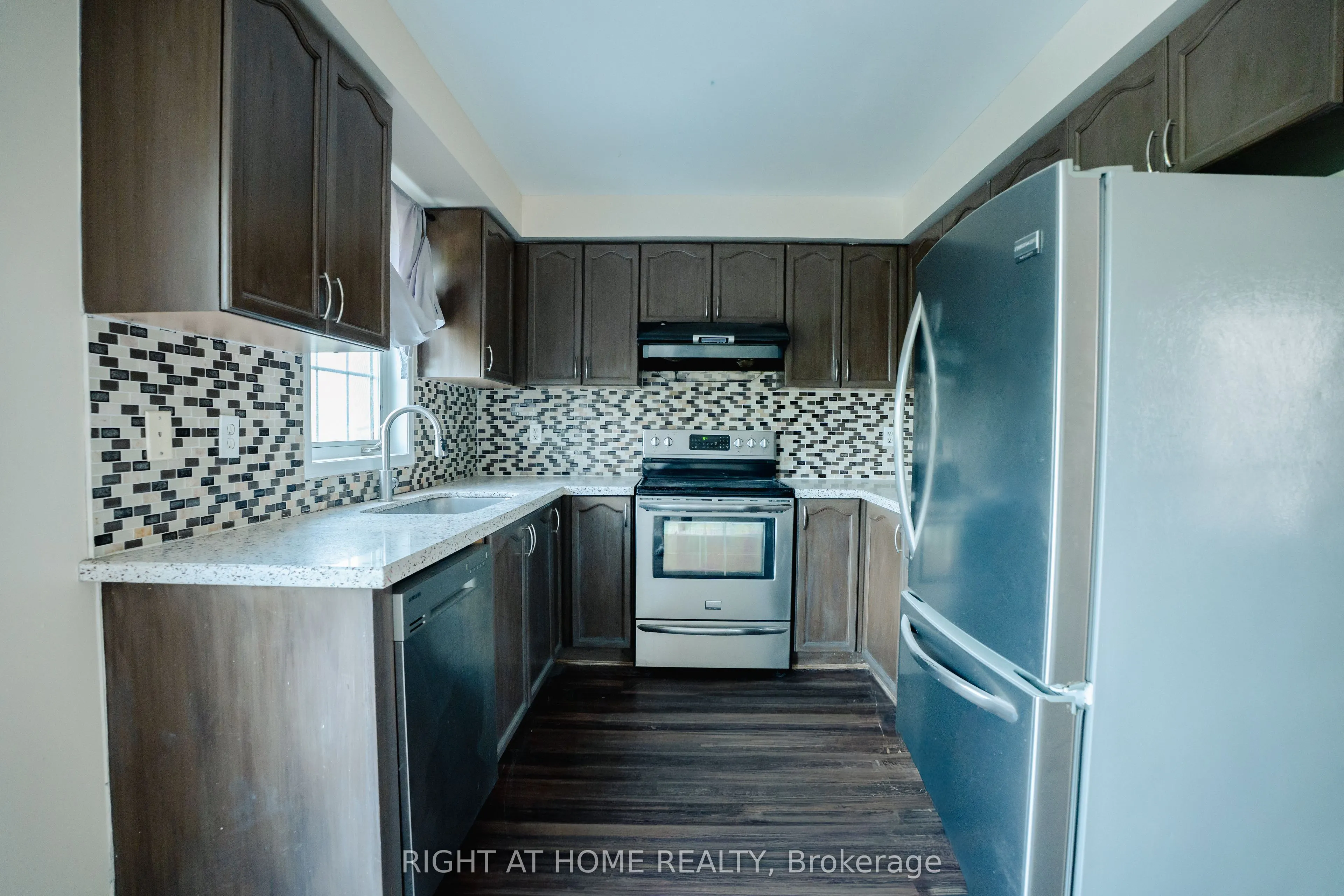16 Lonestar Crescent