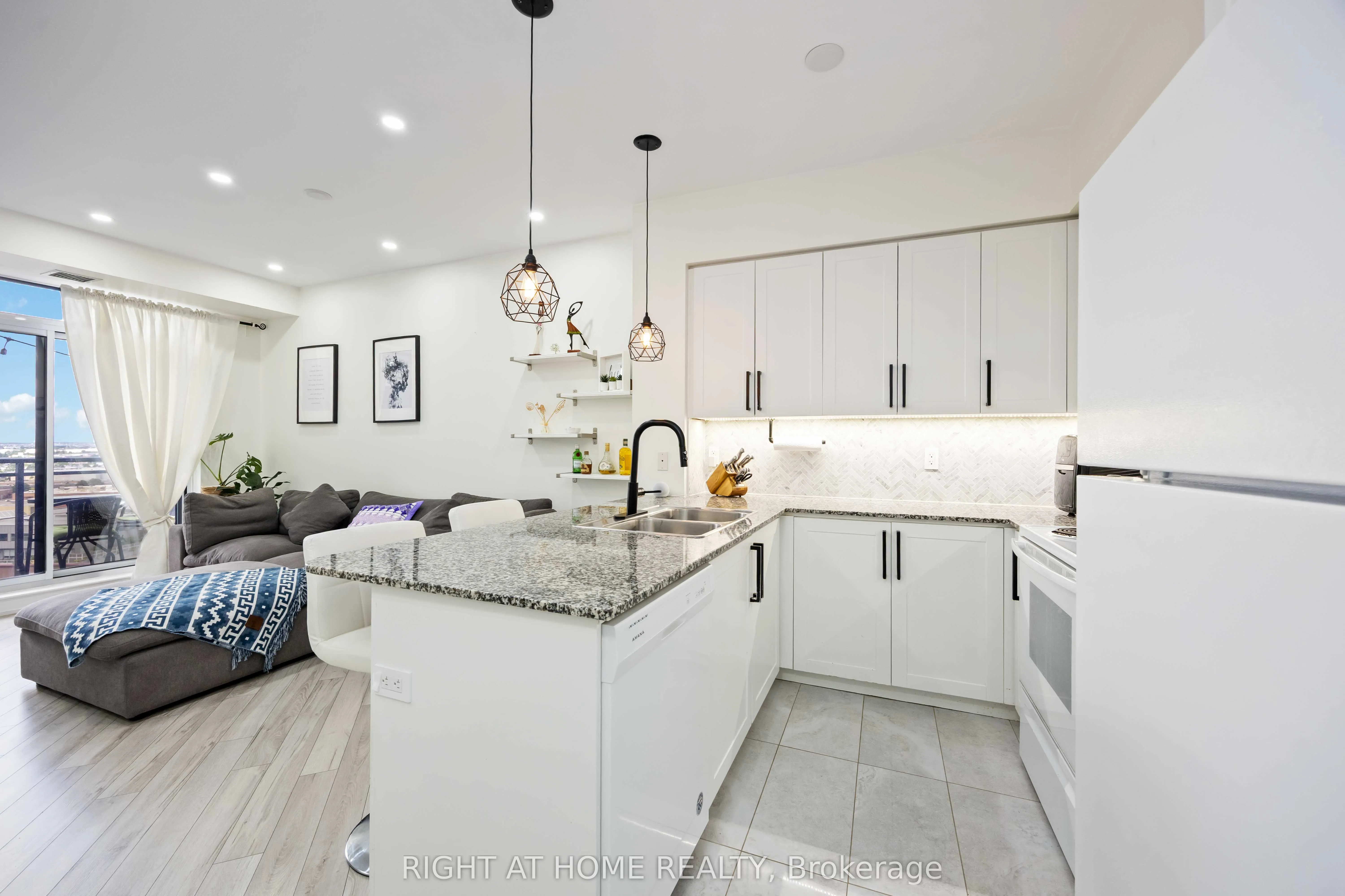 1060 Sheppard Avenue W, #1521