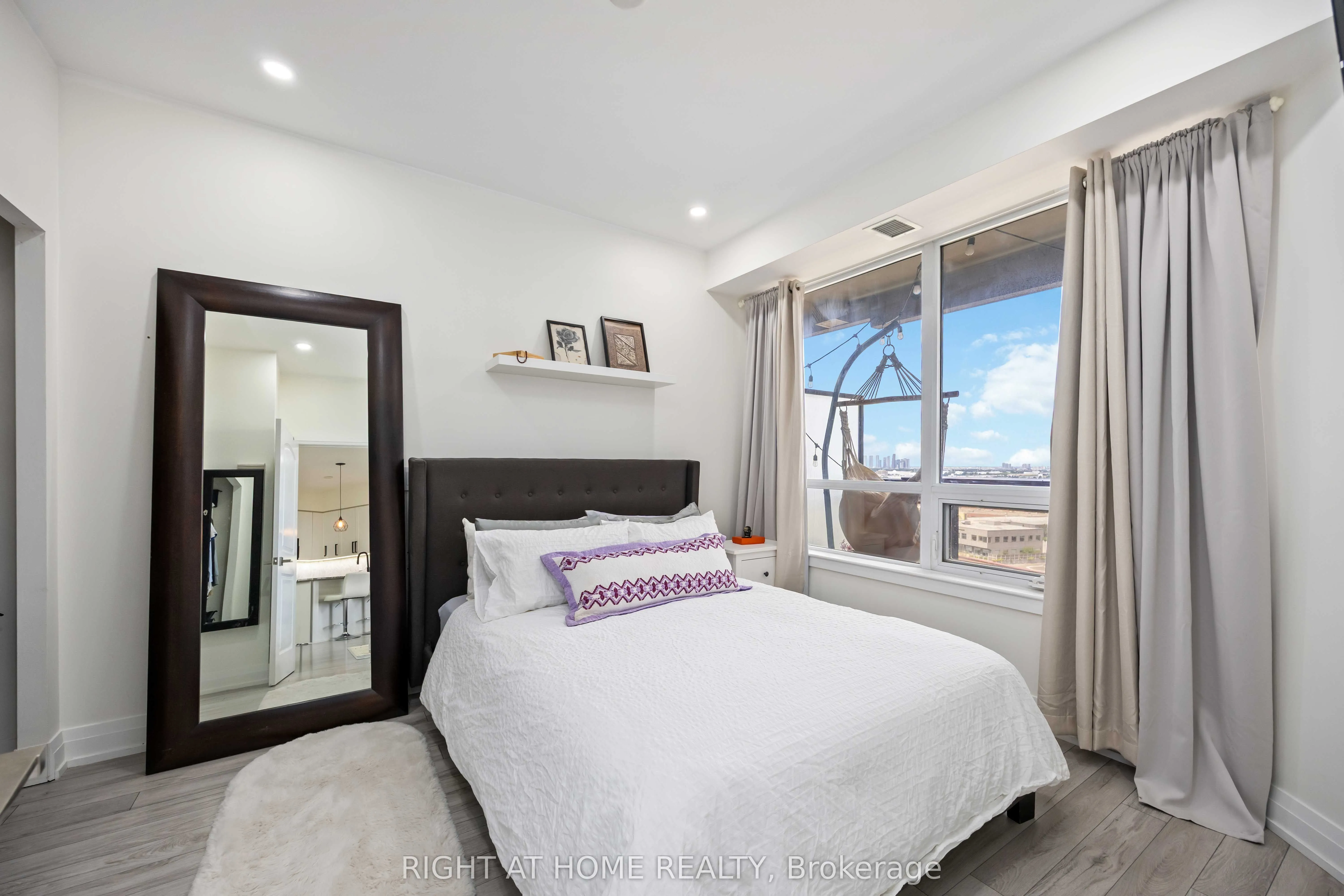1060 Sheppard Avenue W, #1521