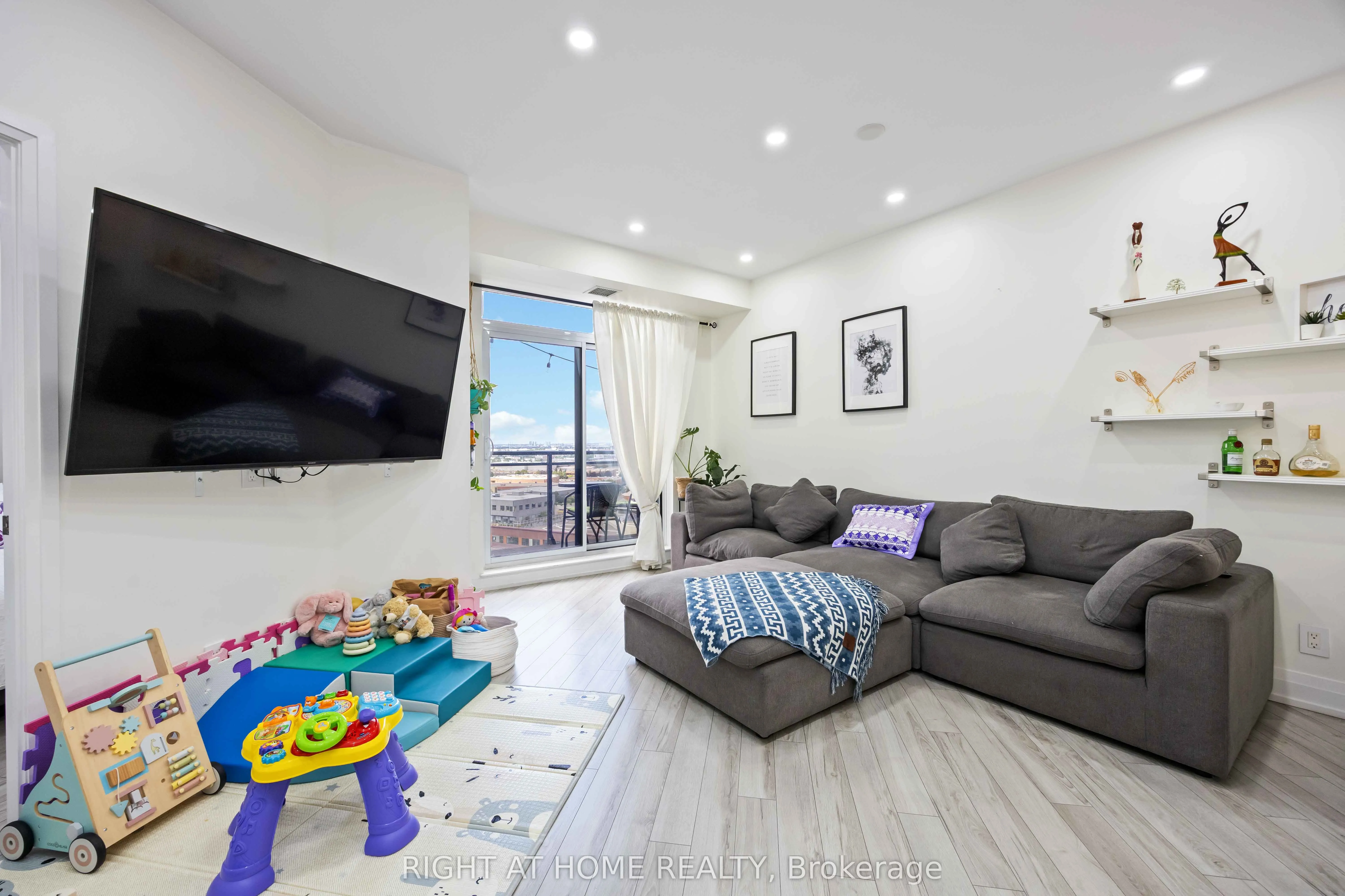 1060 Sheppard Avenue W, #1521