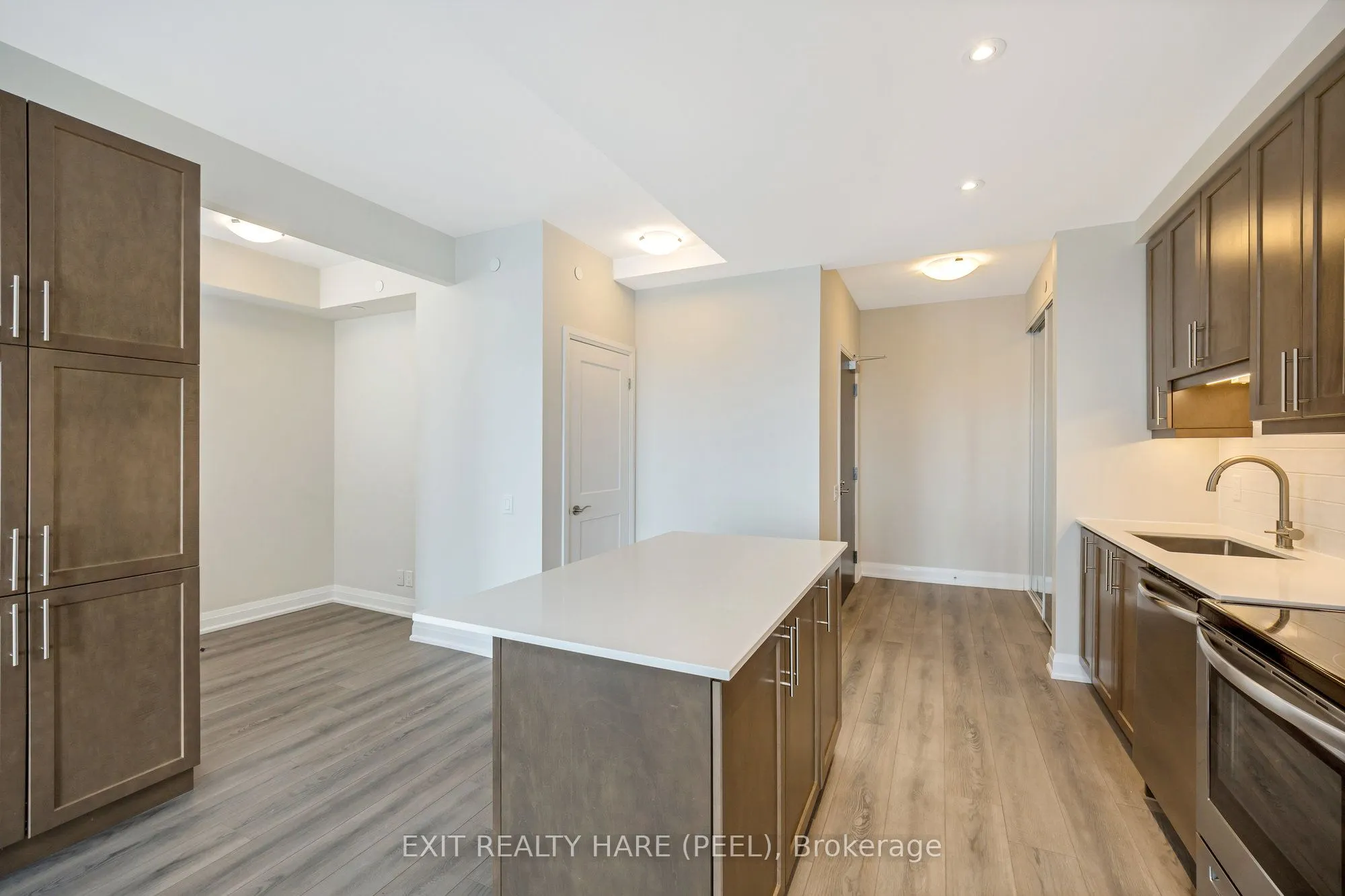 15 Lynch Street, #901