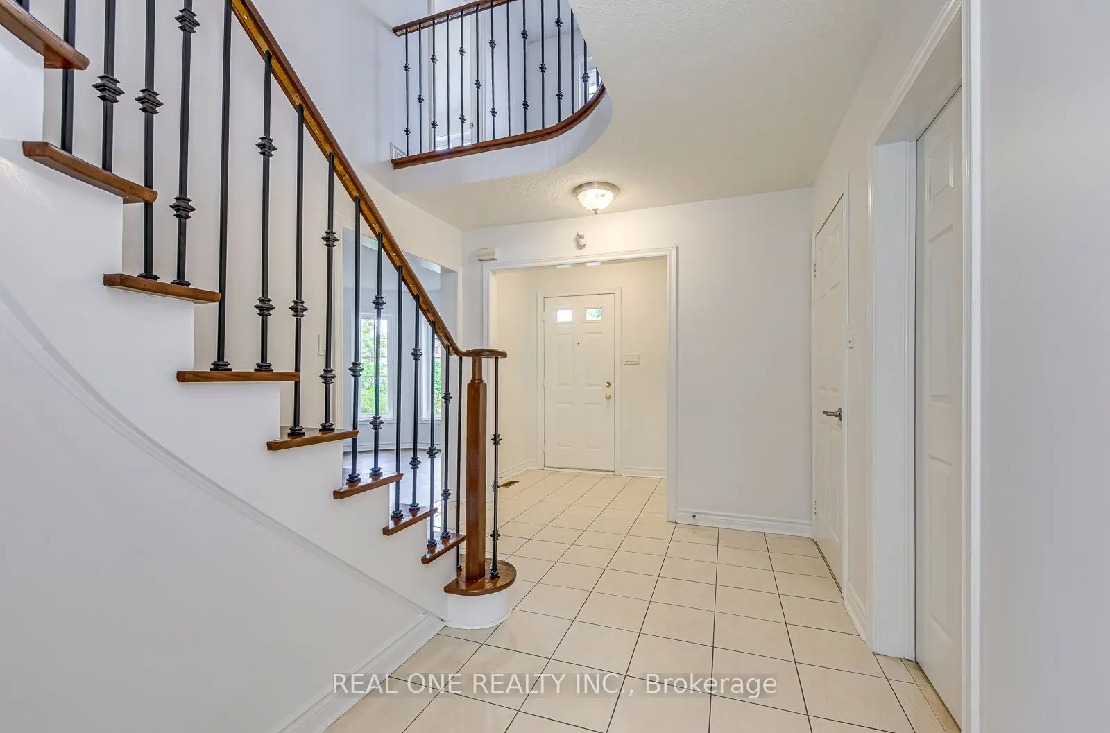 5192 Castlefield Drive