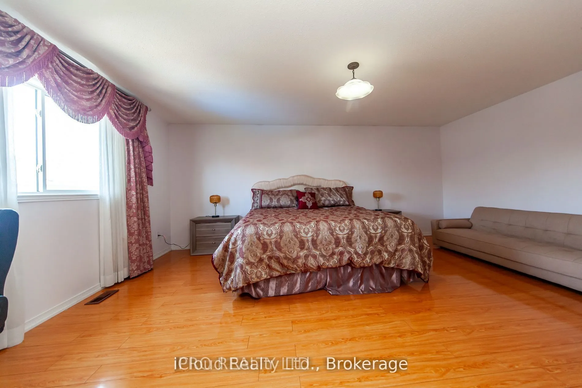 3391 Crimson King Circle