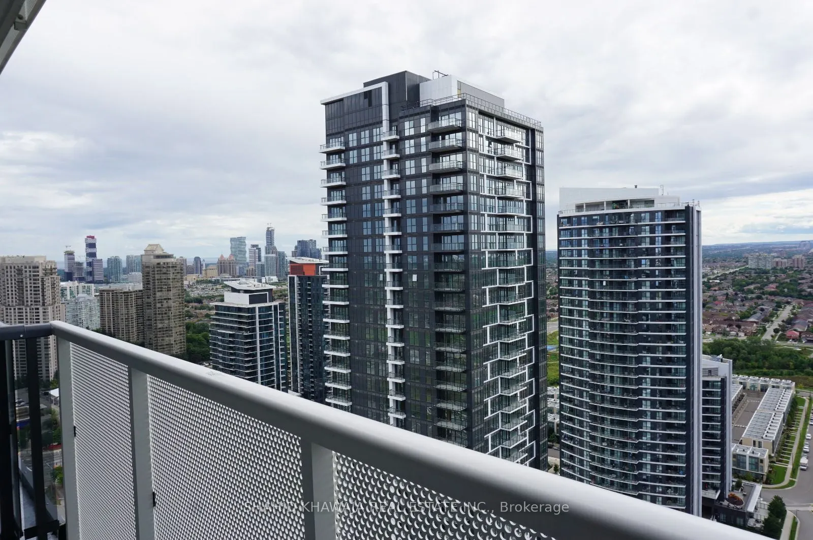 5105 Hurontario Street, #3206