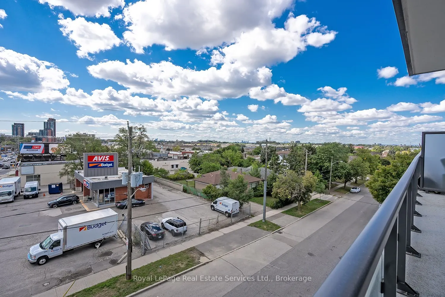 16 McAdam Avenue, #410