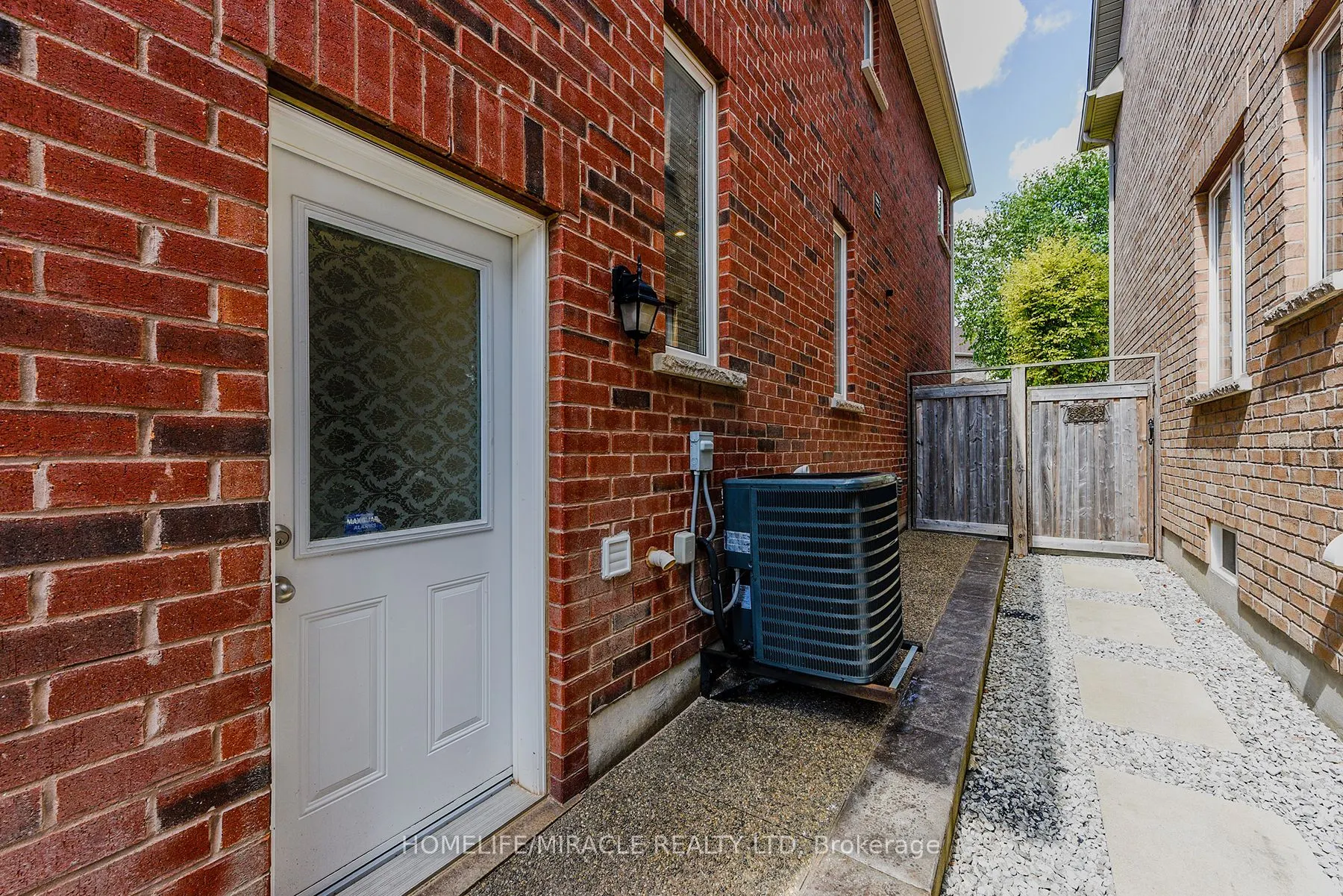122 Bonnie Braes Drive