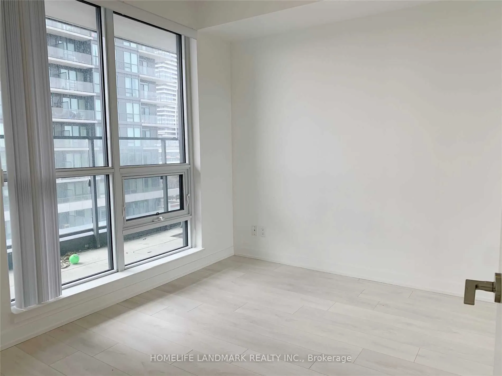 2212 Lakeshore Boulevard W, #910