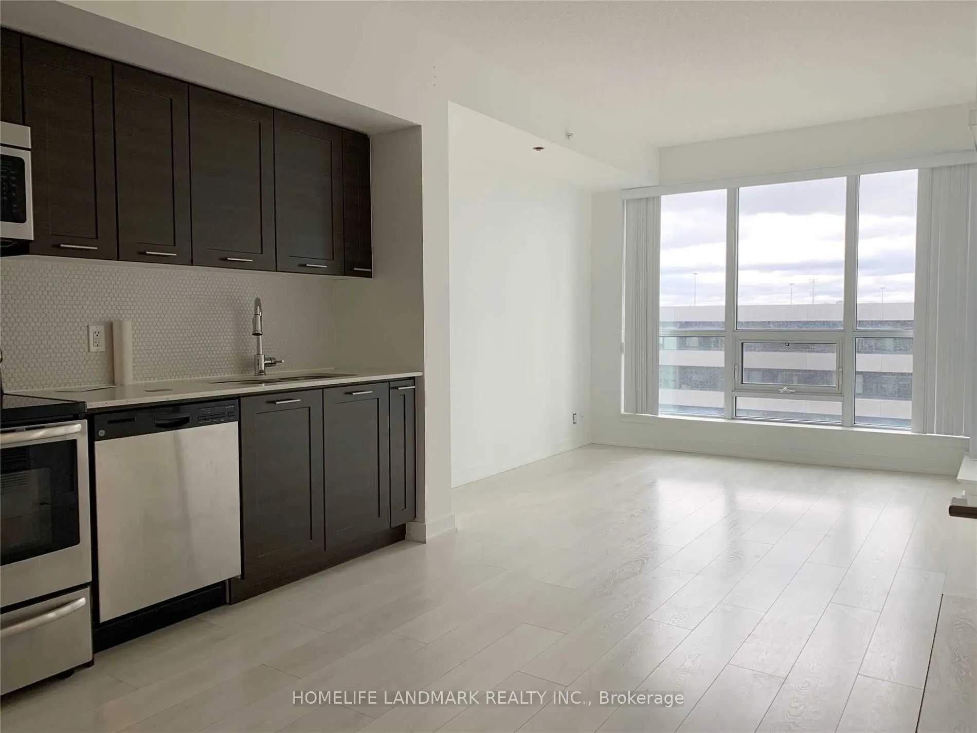 2212 Lakeshore Boulevard W, #910