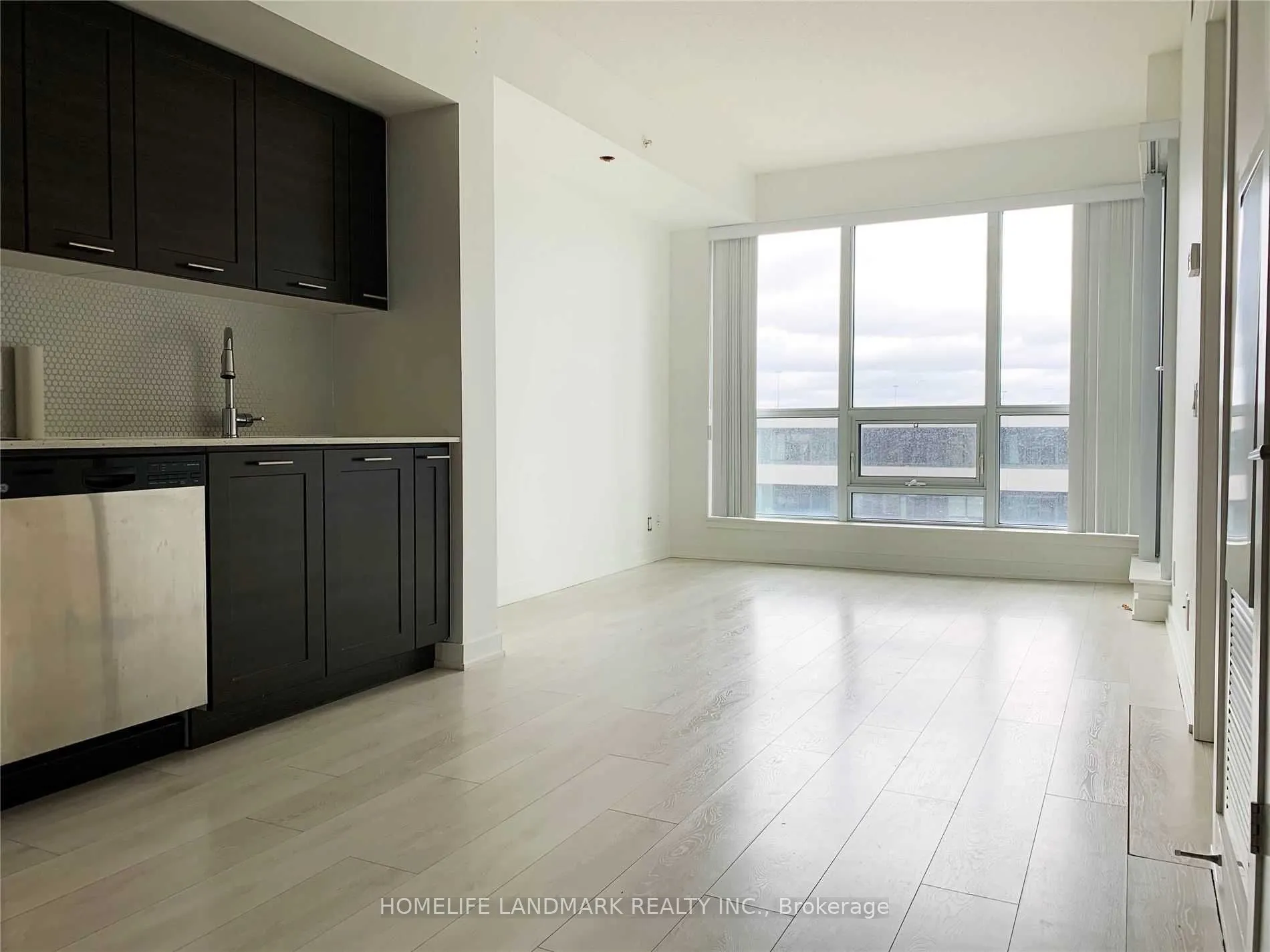2212 Lakeshore Boulevard W, #910