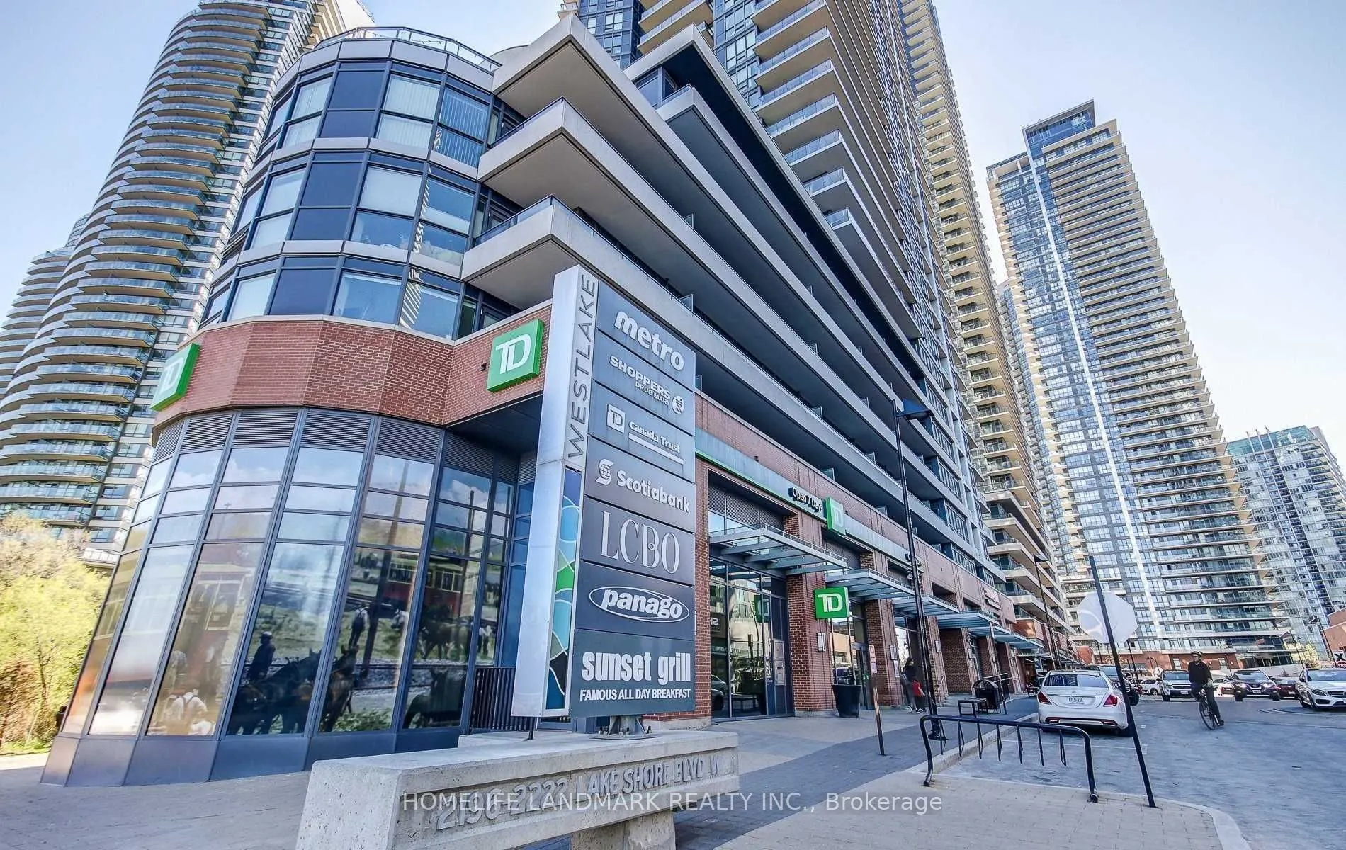 2212 Lakeshore Boulevard W, #910