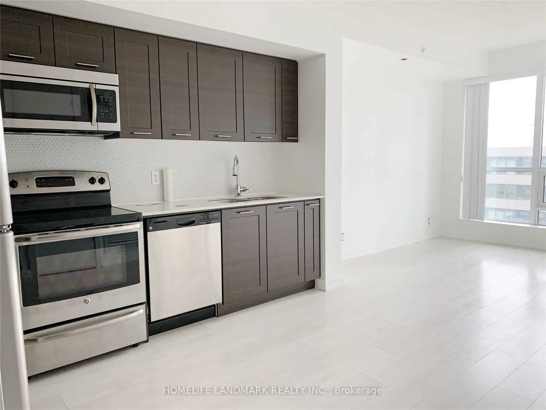 2212 Lakeshore Boulevard W, #910
