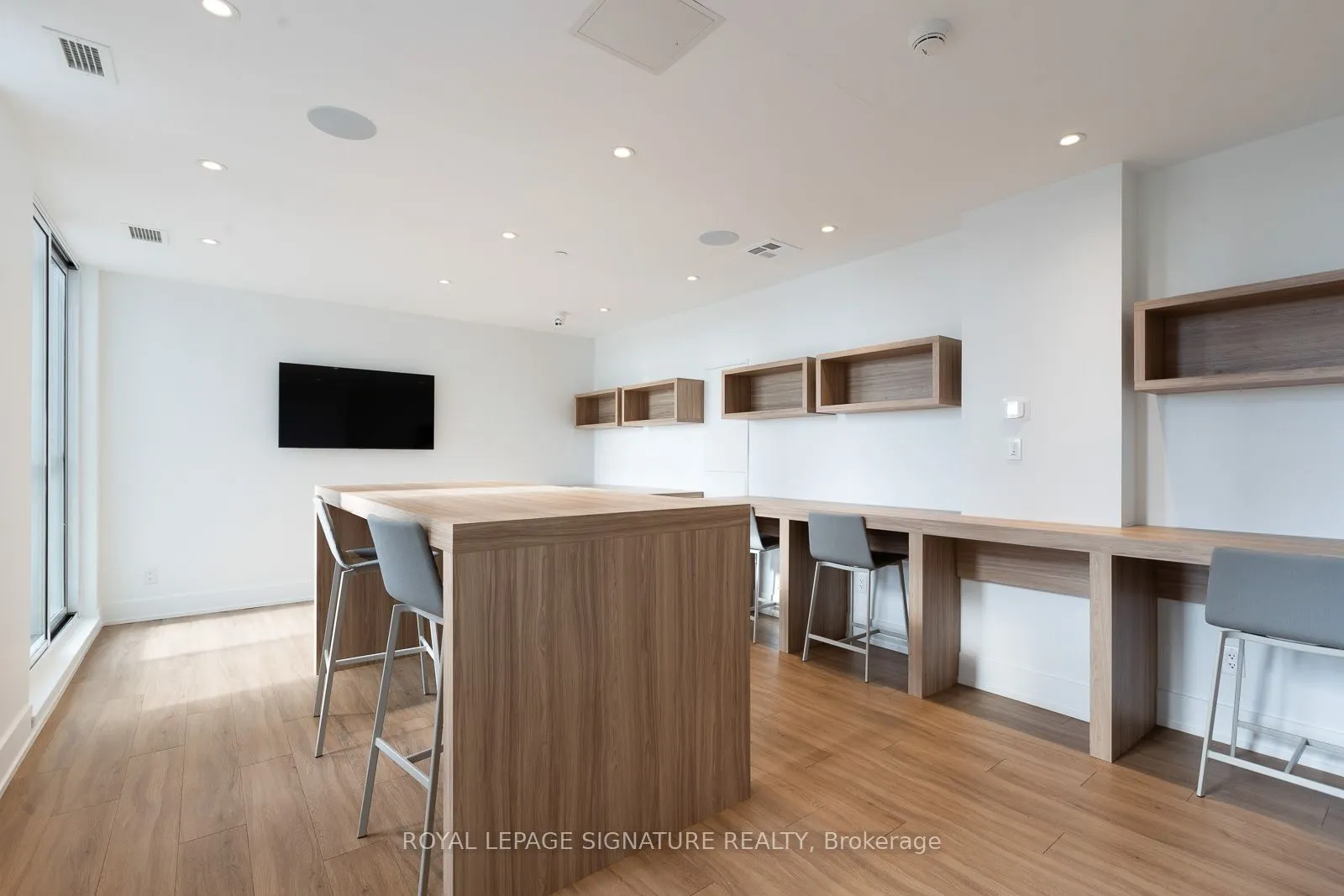 3100 Keele Street, #824