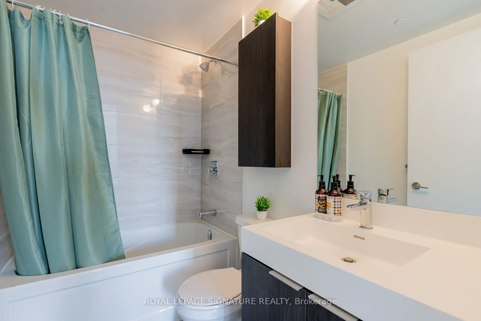 3100 Keele Street, #824