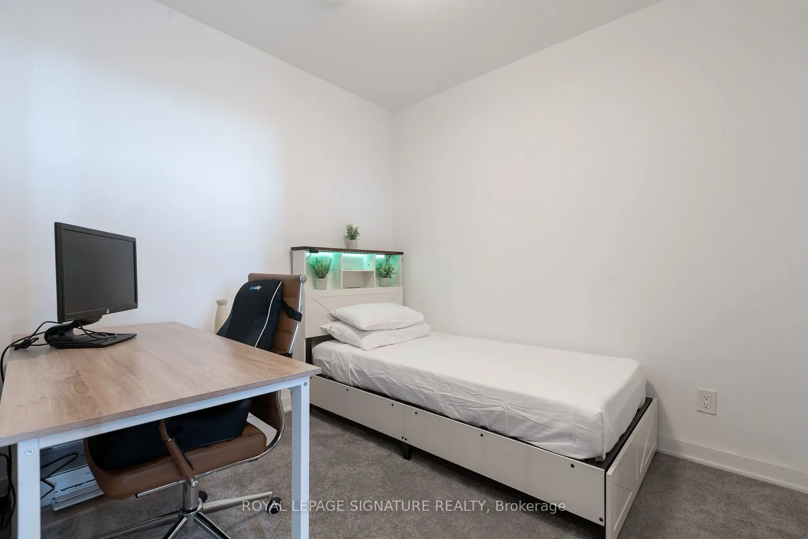3100 Keele Street, #824