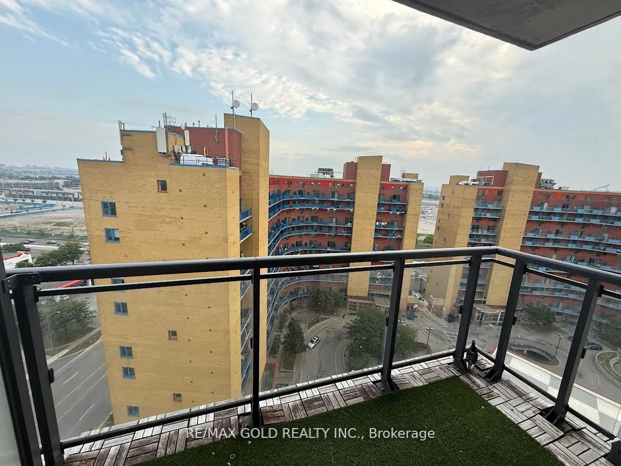 840 Queens Plate Drive, #1401